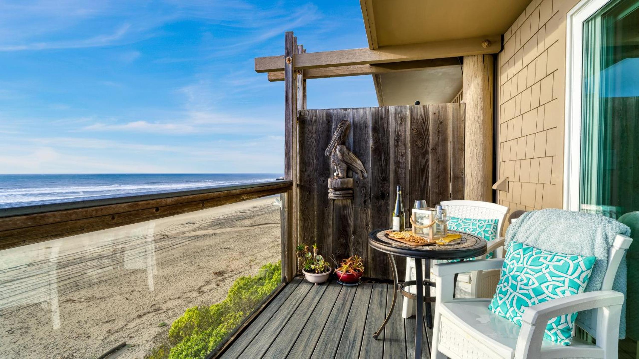 Oceanfront La Selva Beach Home w Fireplace Views Direct Beach Access Sand Castle by AvantStay