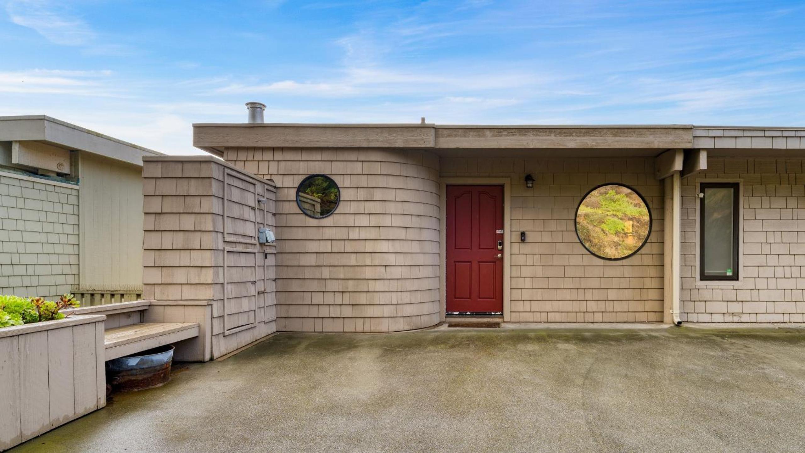 Oceanfront La Selva Beach Home w Fireplace Views Direct Beach Access Sand Castle by AvantStay