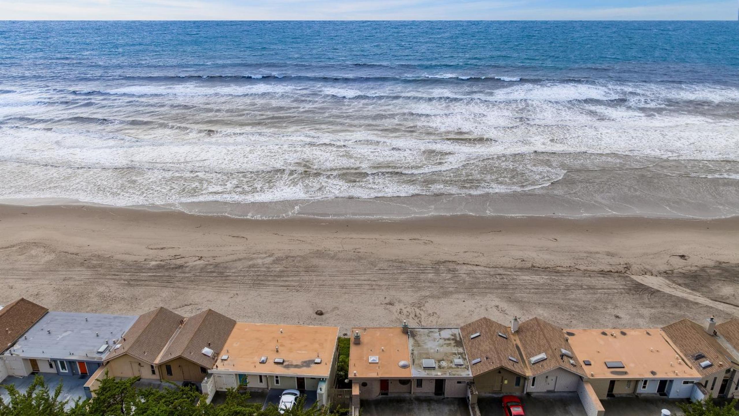 Oceanfront La Selva Beach Home w Fireplace Views Direct Beach Access Sand Castle by AvantStay