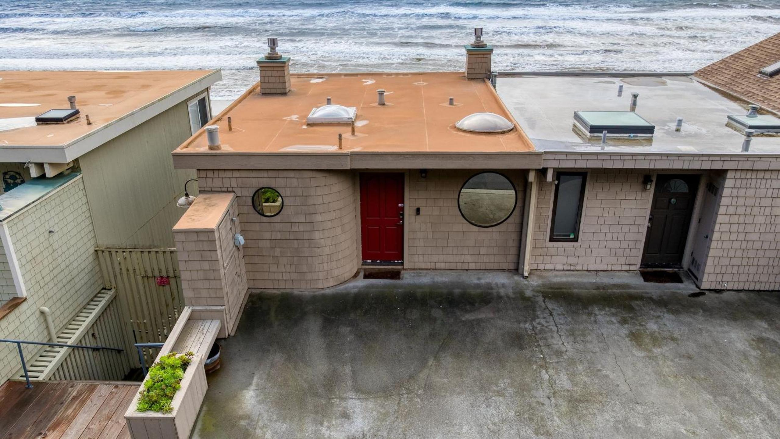 Oceanfront La Selva Beach Home w Fireplace Views Direct Beach Access Sand Castle by AvantStay
