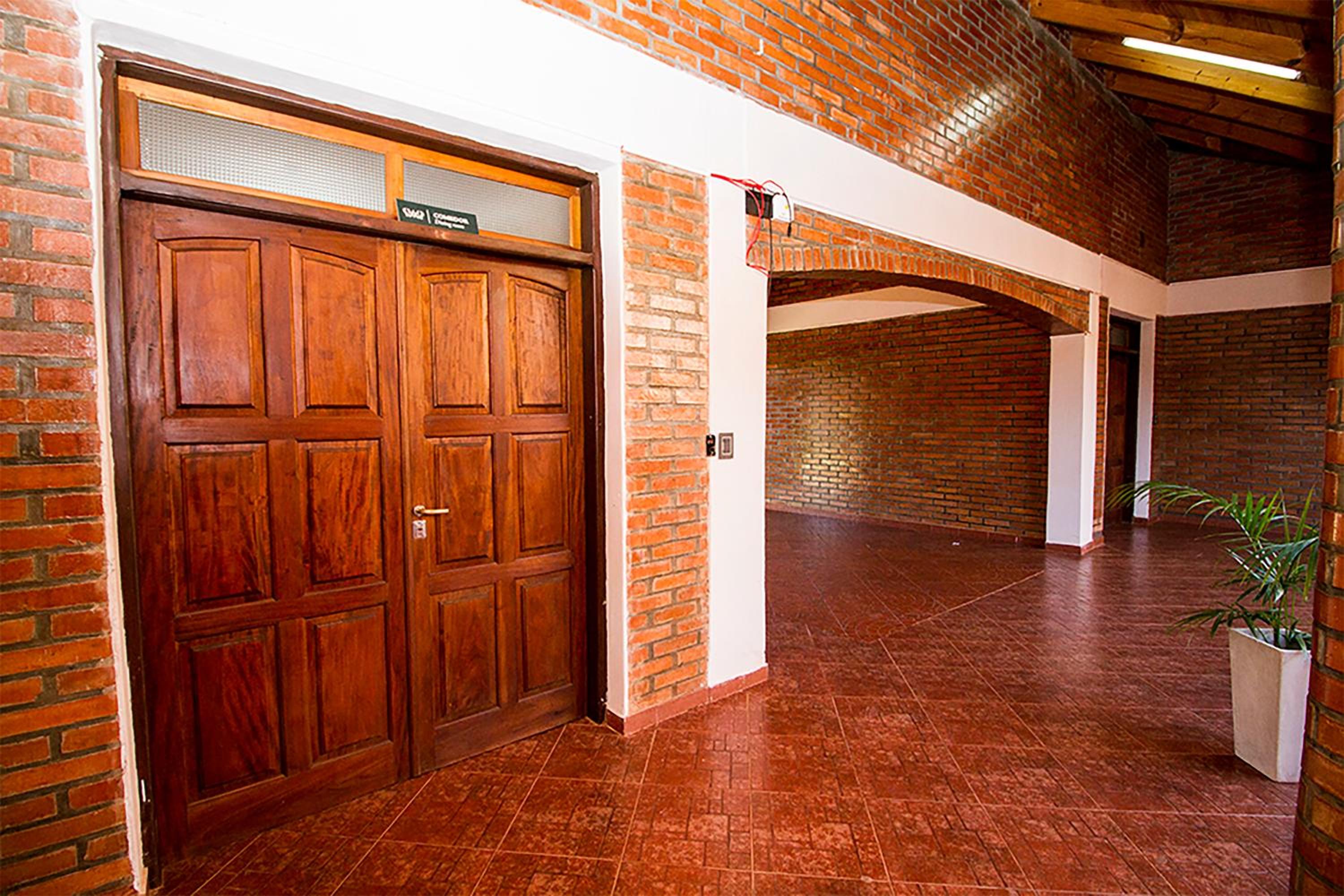 Madre America Hotel & Hostel