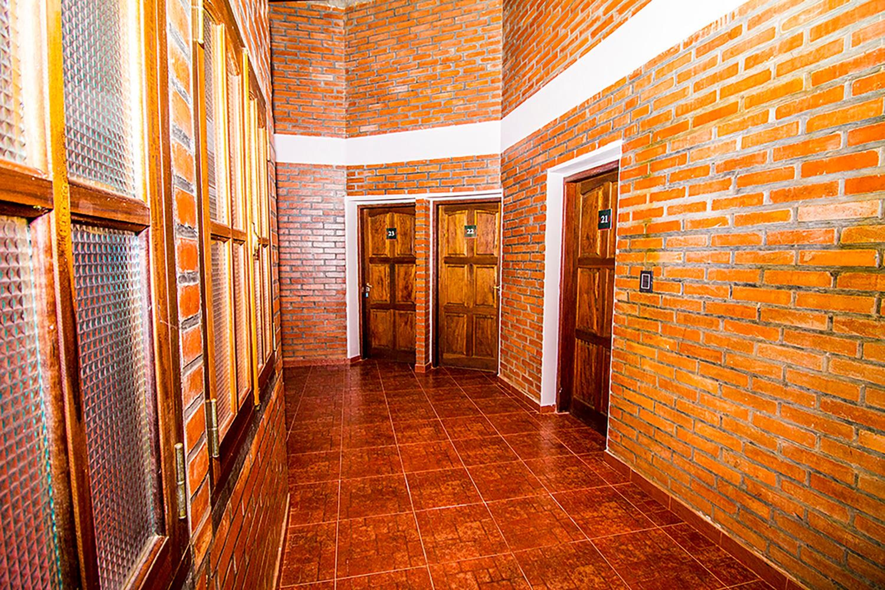 Madre America Hotel & Hostel