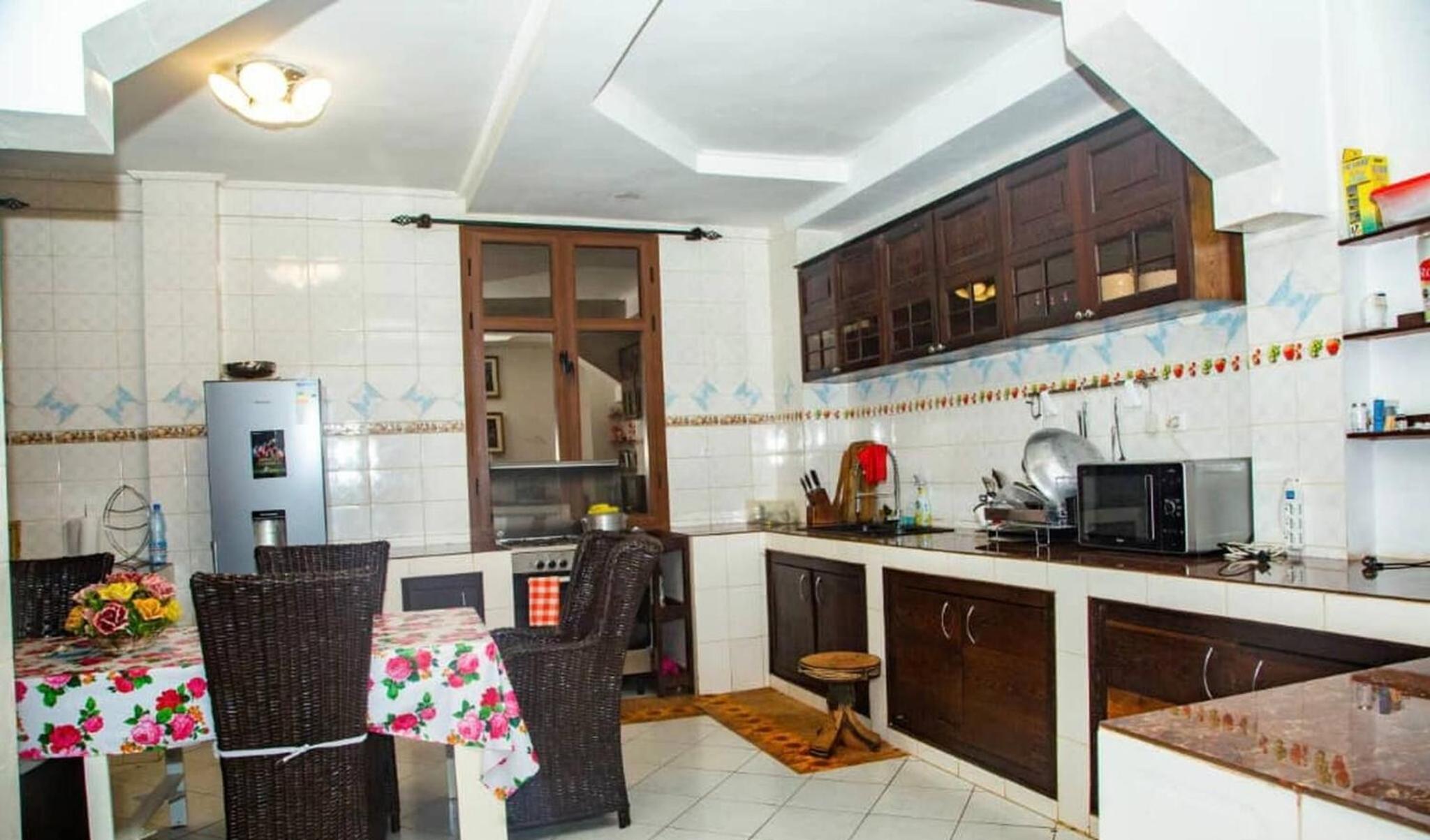 Maison Blanche Biteng