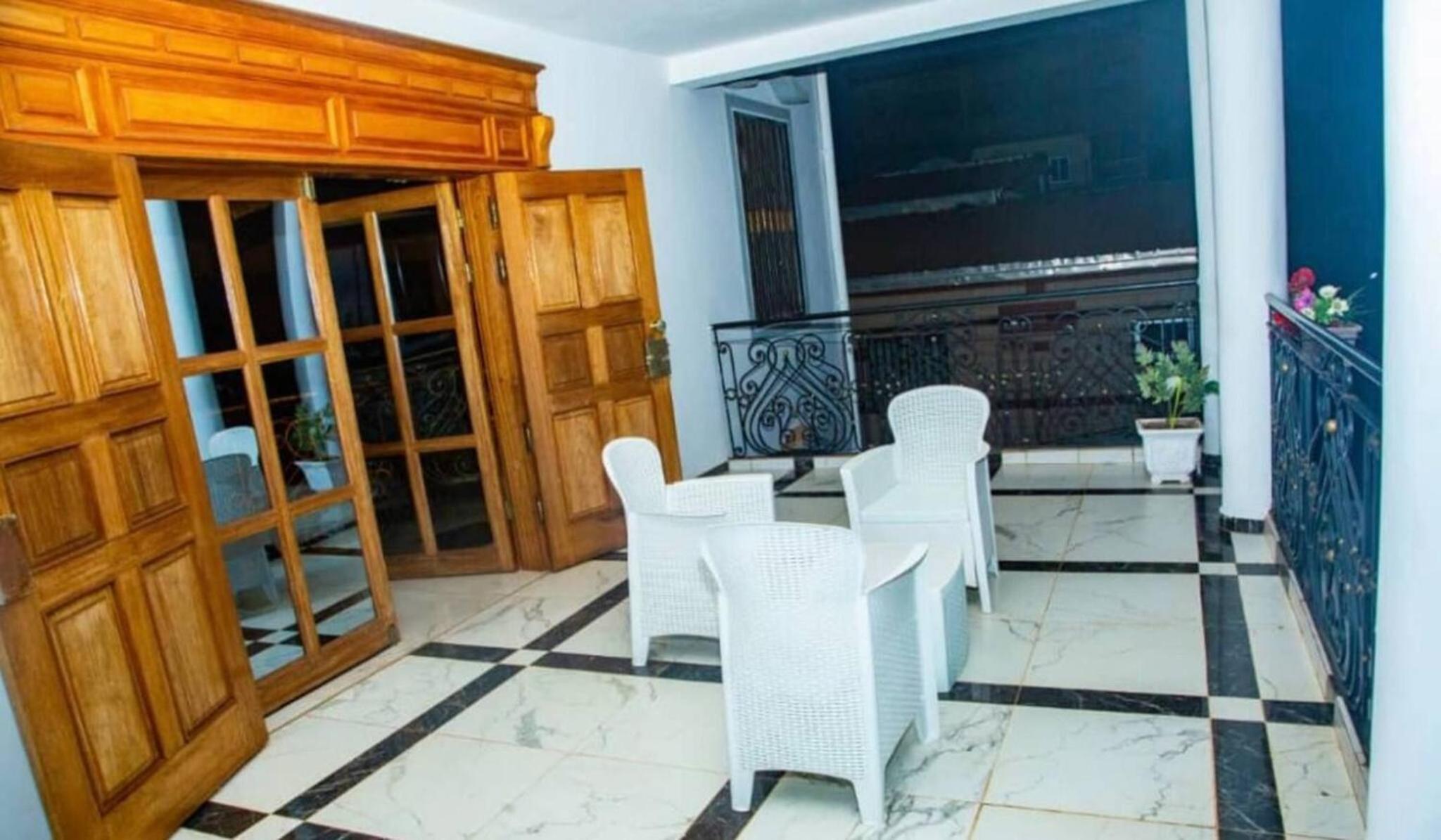 Maison Blanche Biteng