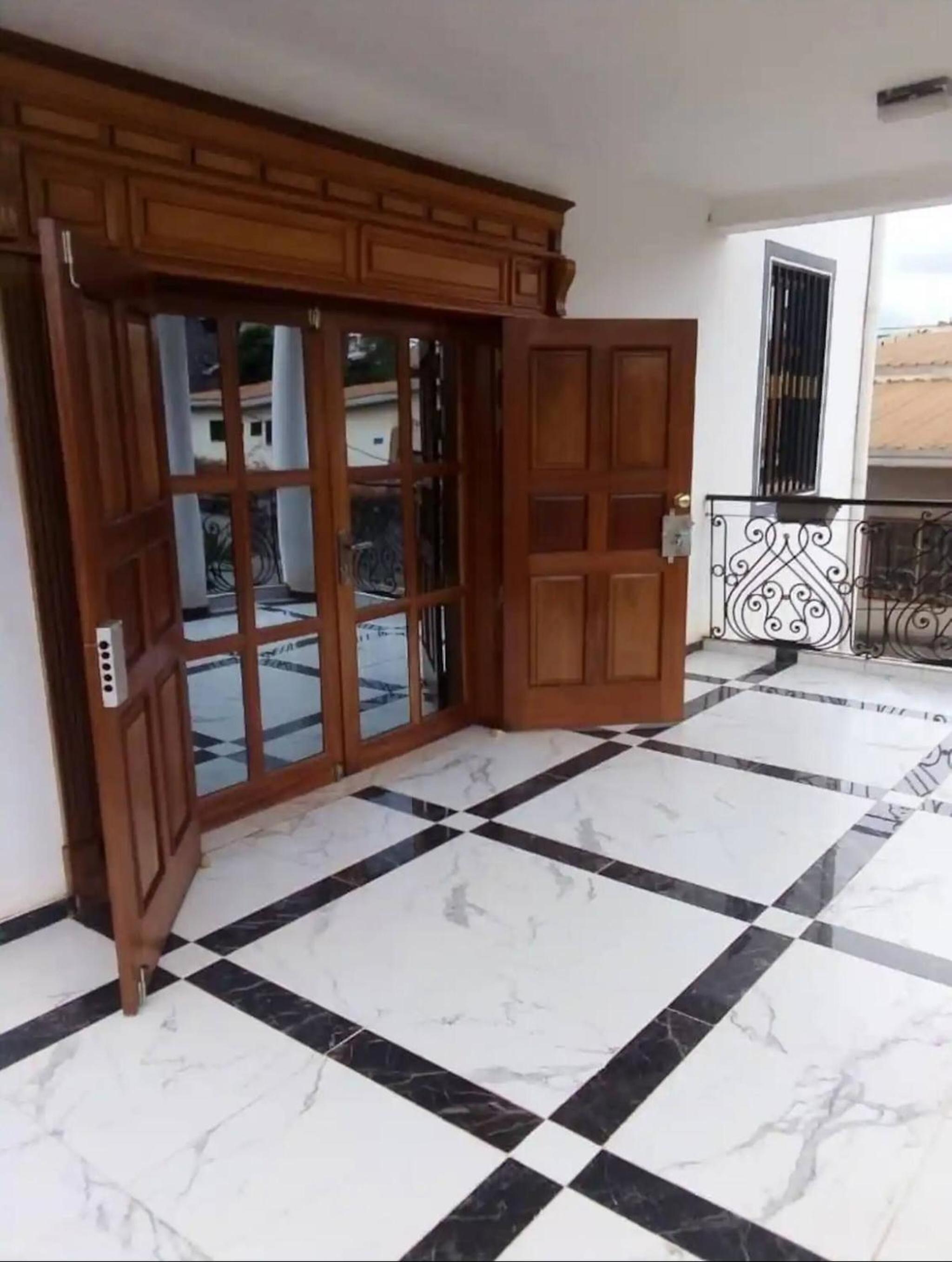 Maison Blanche Biteng