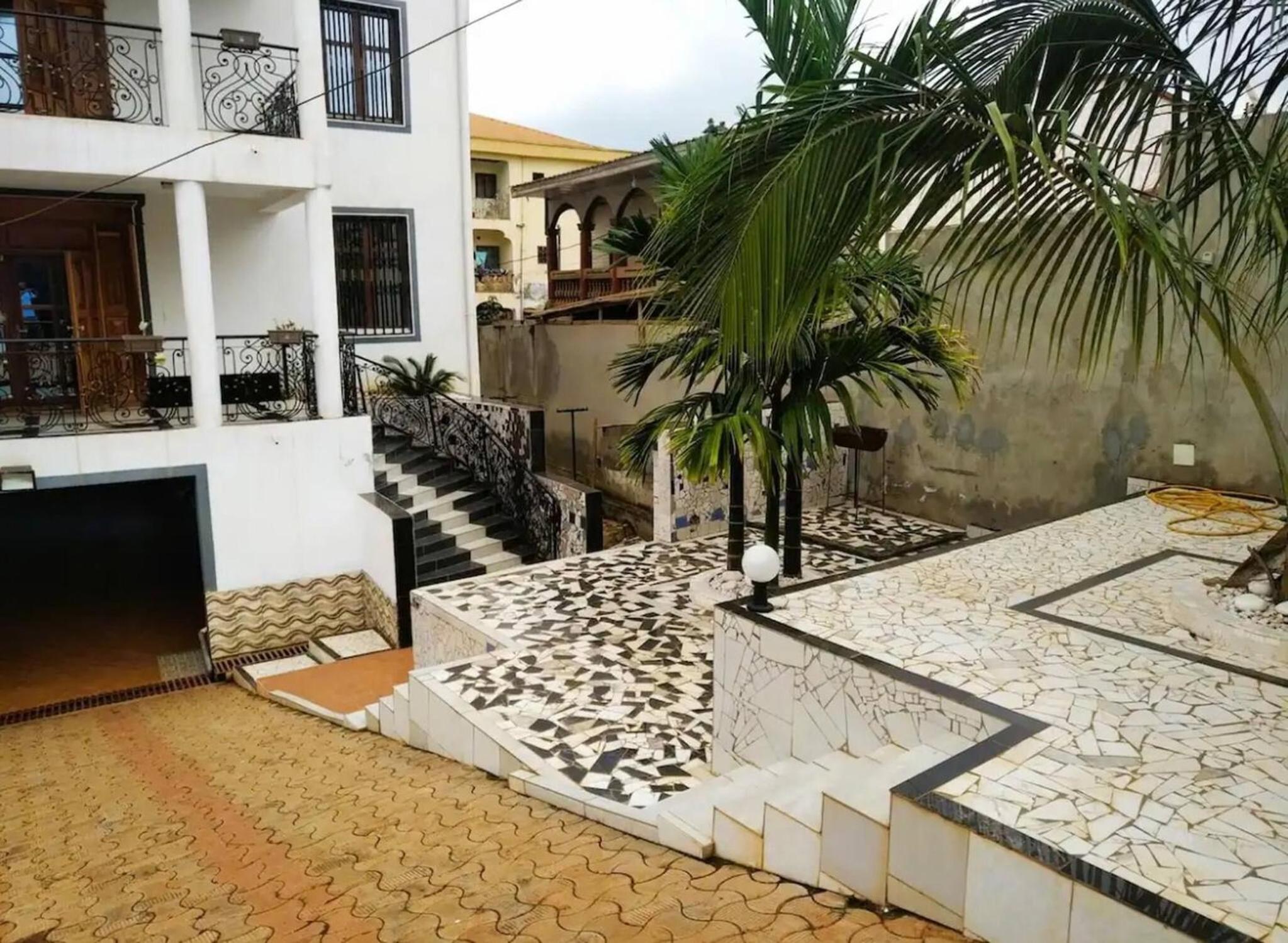 Maison Blanche Biteng