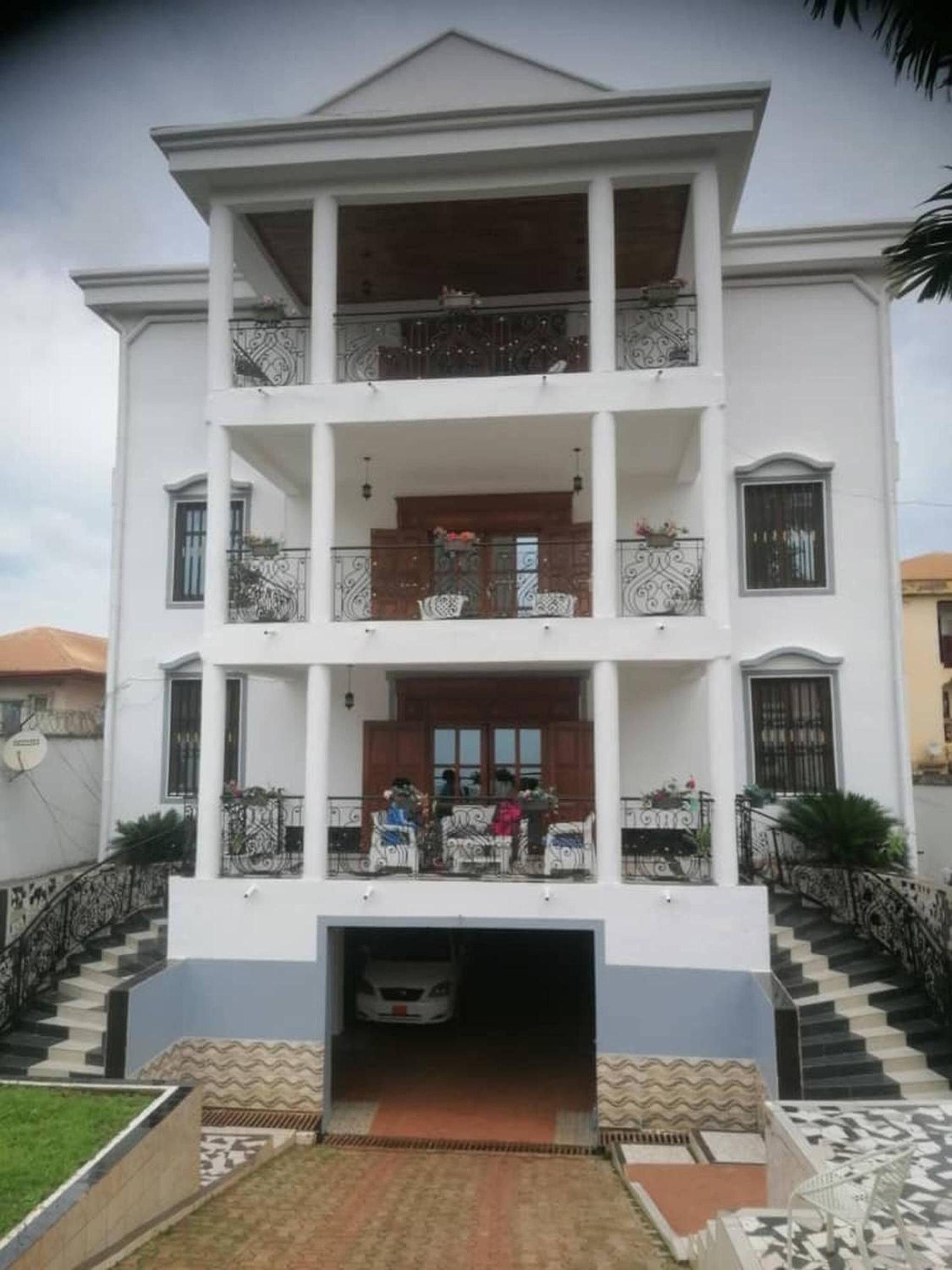 Maison Blanche Biteng