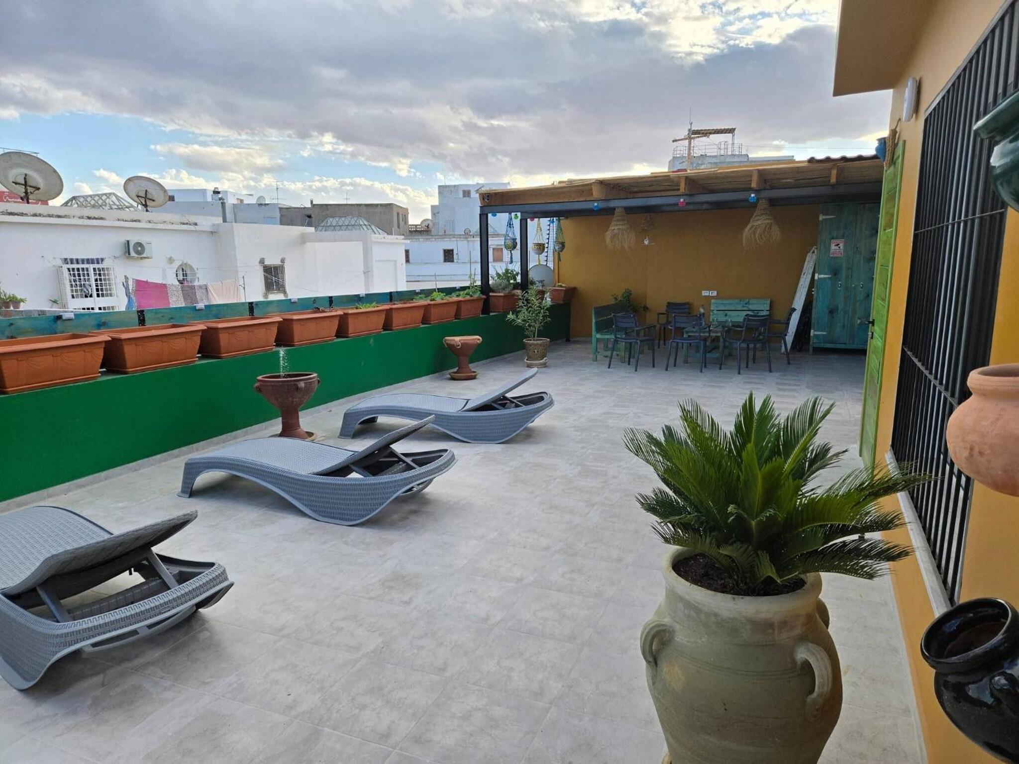 Cozy 1-Bedroom Apartment in Sousse with Outdoor Kitchen and Balcony