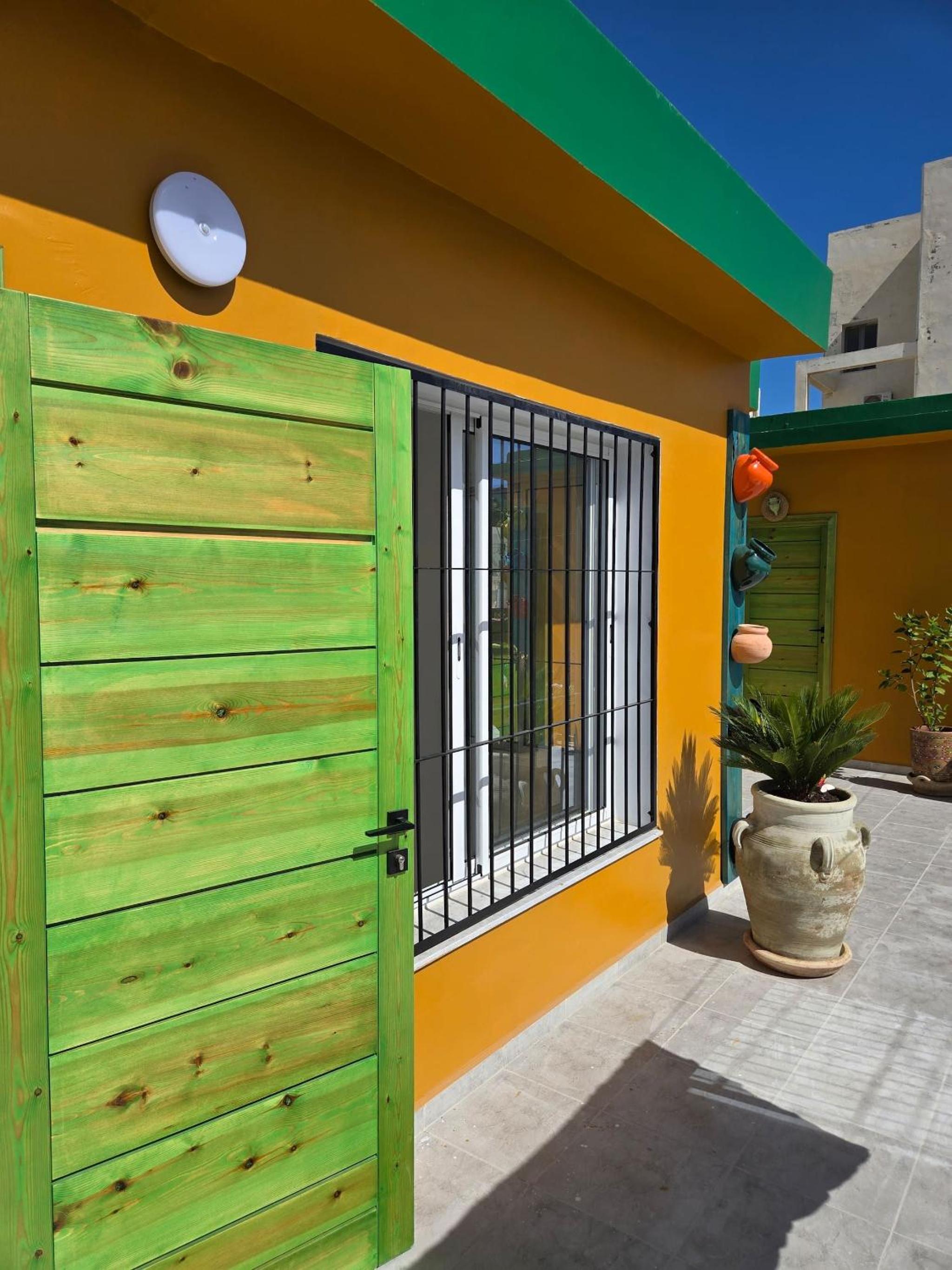 Cozy 1-Bedroom Apartment in Sousse with Outdoor Kitchen and Balcony