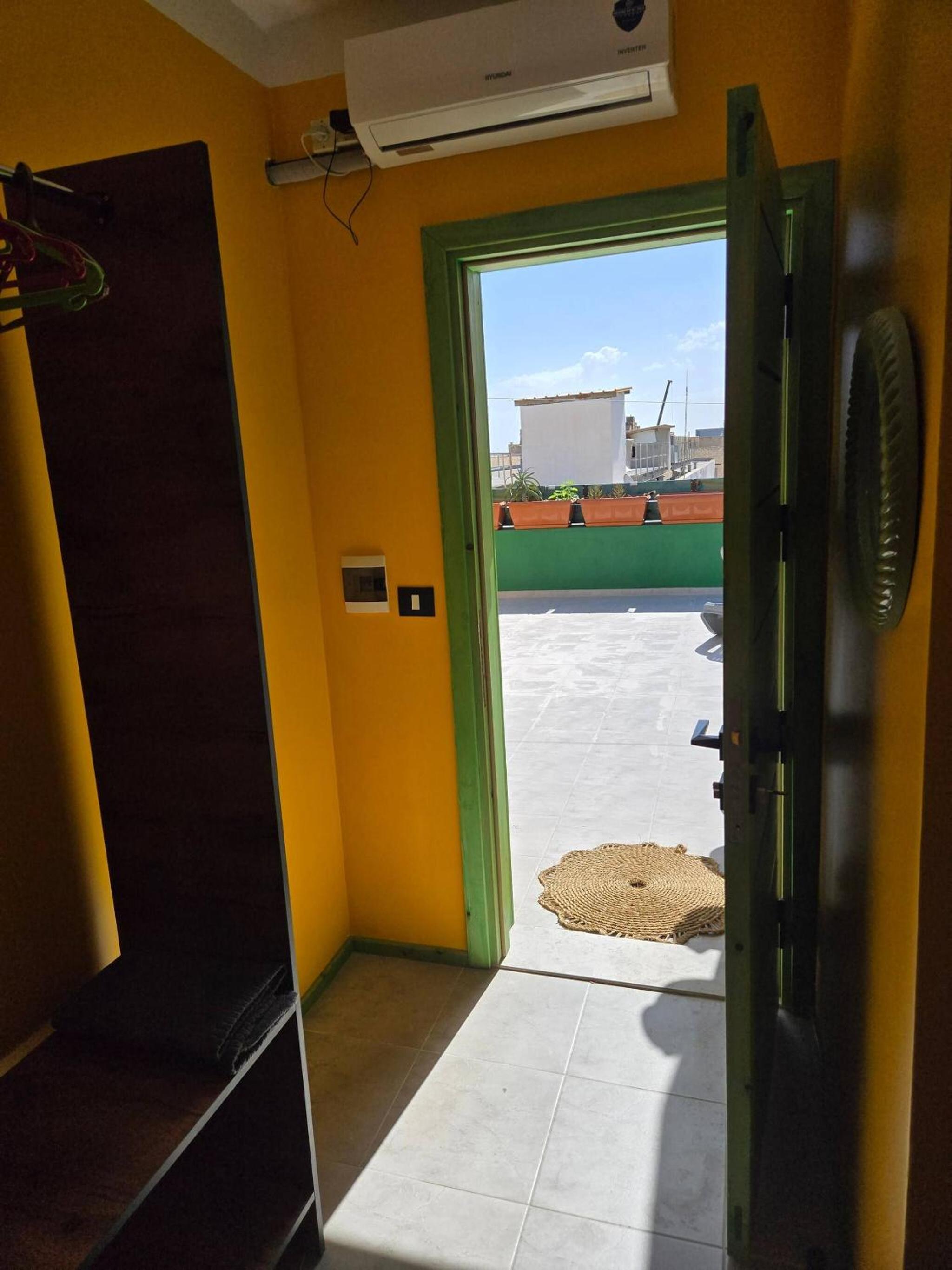 Cozy 1-Bedroom Apartment in Sousse with Outdoor Kitchen and Balcony