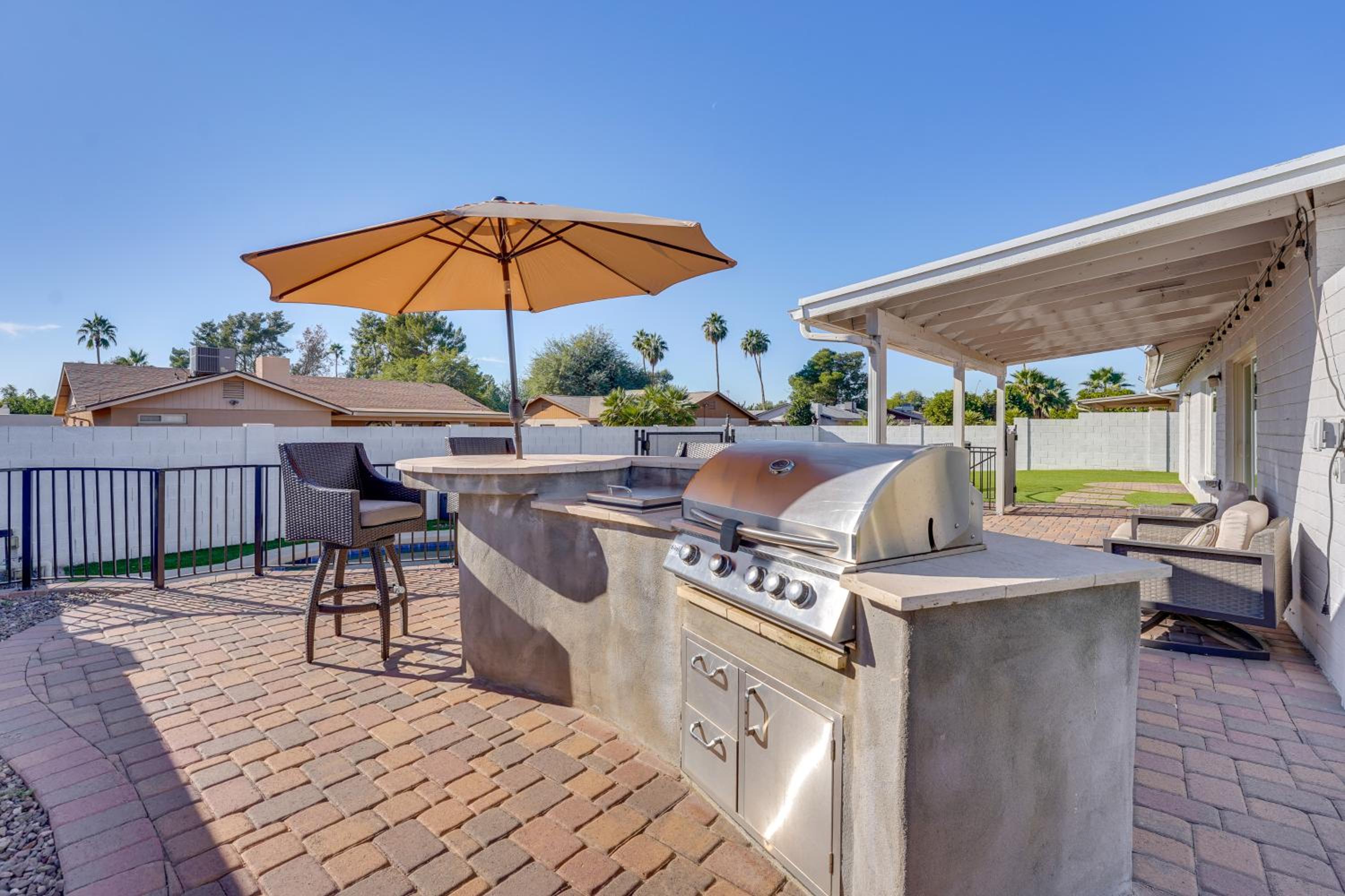 Pool and Putting Green Quiet Scottsdale Oasis!