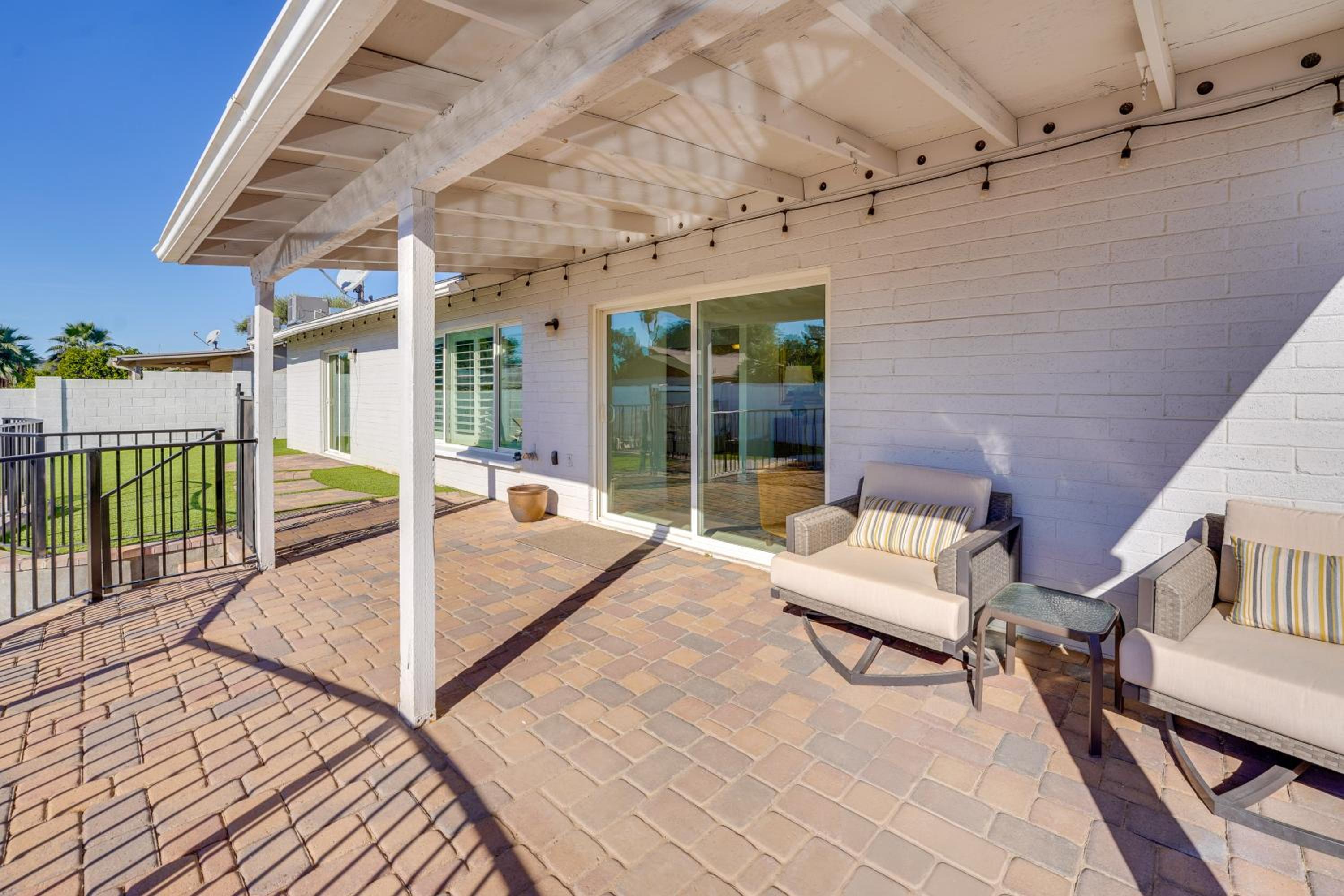 Pool and Putting Green Quiet Scottsdale Oasis!