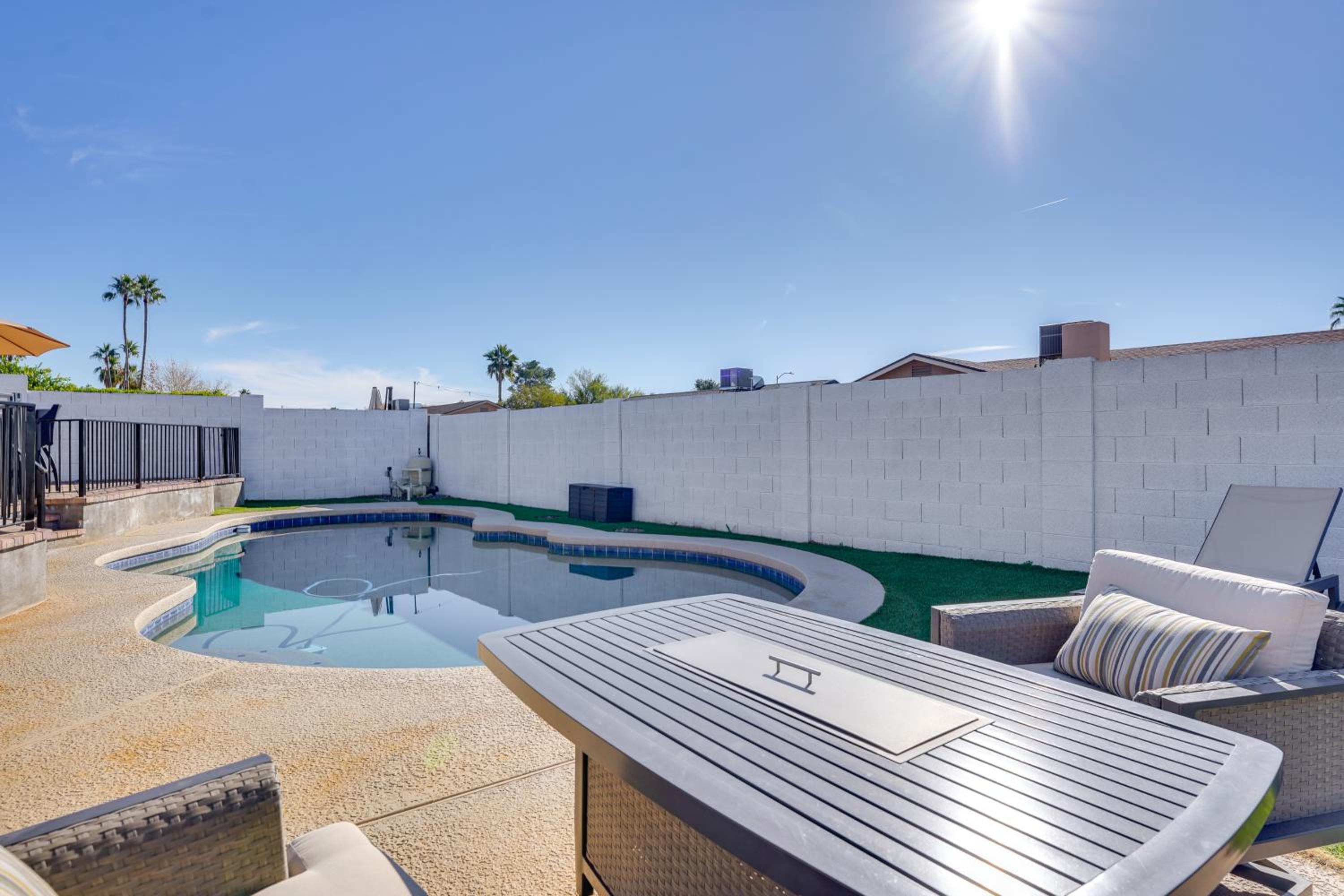 Pool and Putting Green Quiet Scottsdale Oasis!