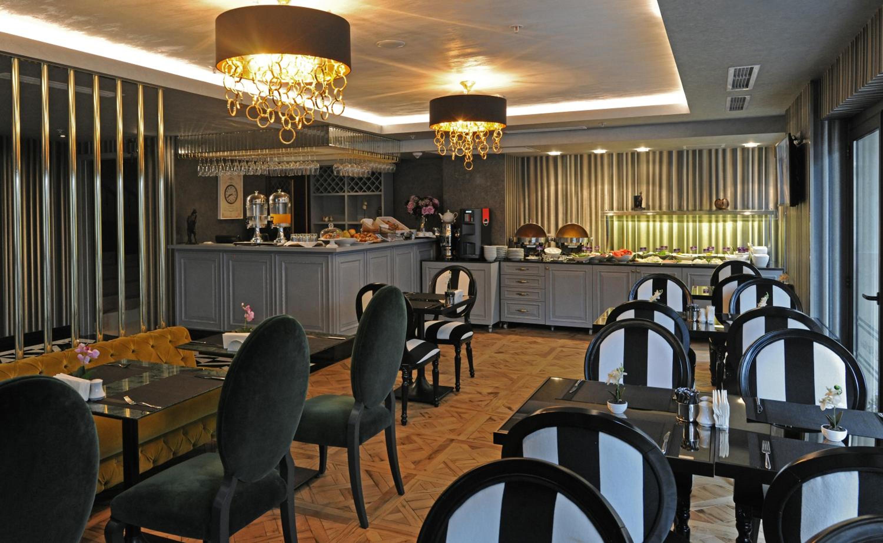 Le Petit Palace Hotel - Special Category
