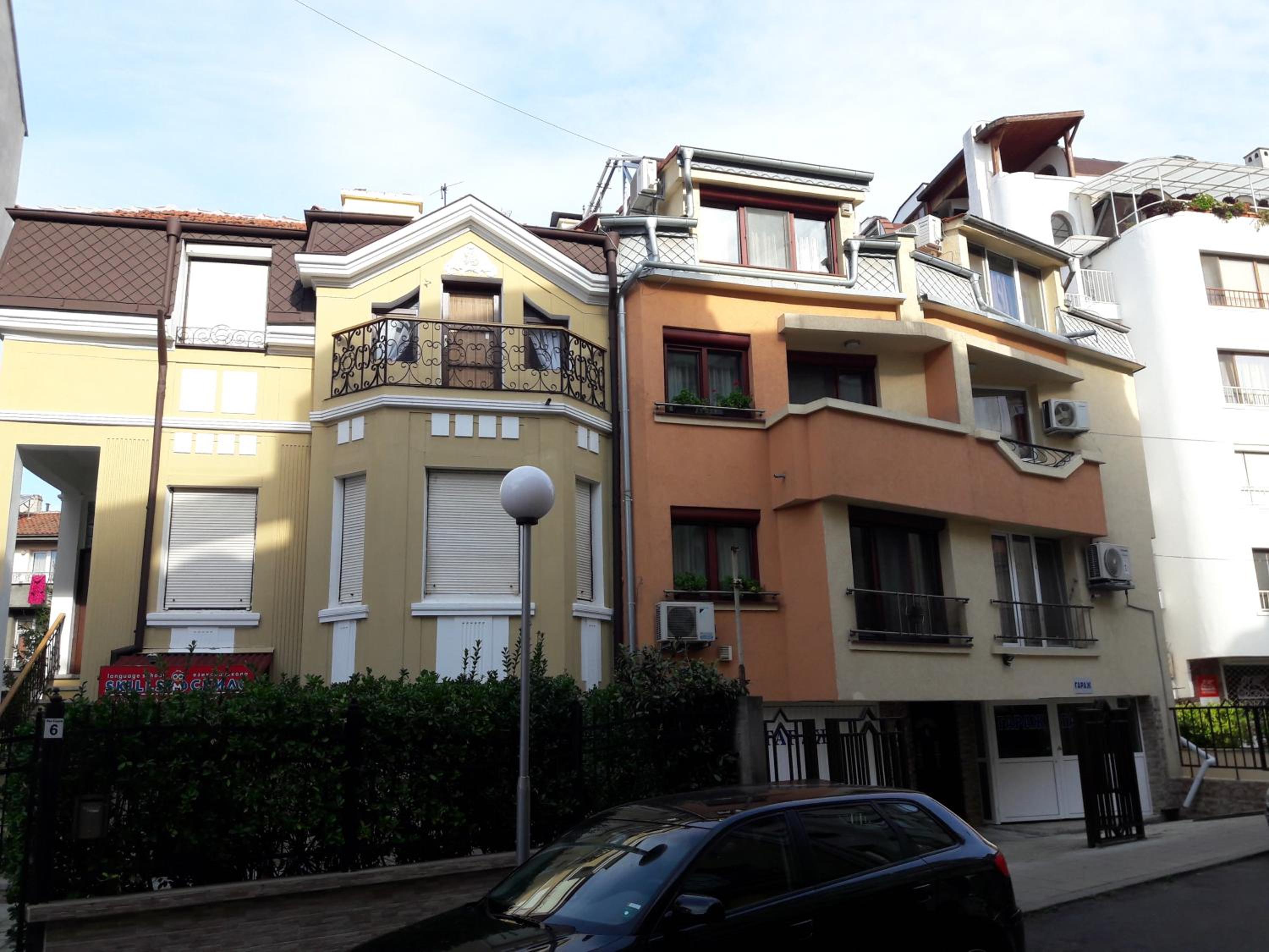 Art apartment Kiril and Metodi square