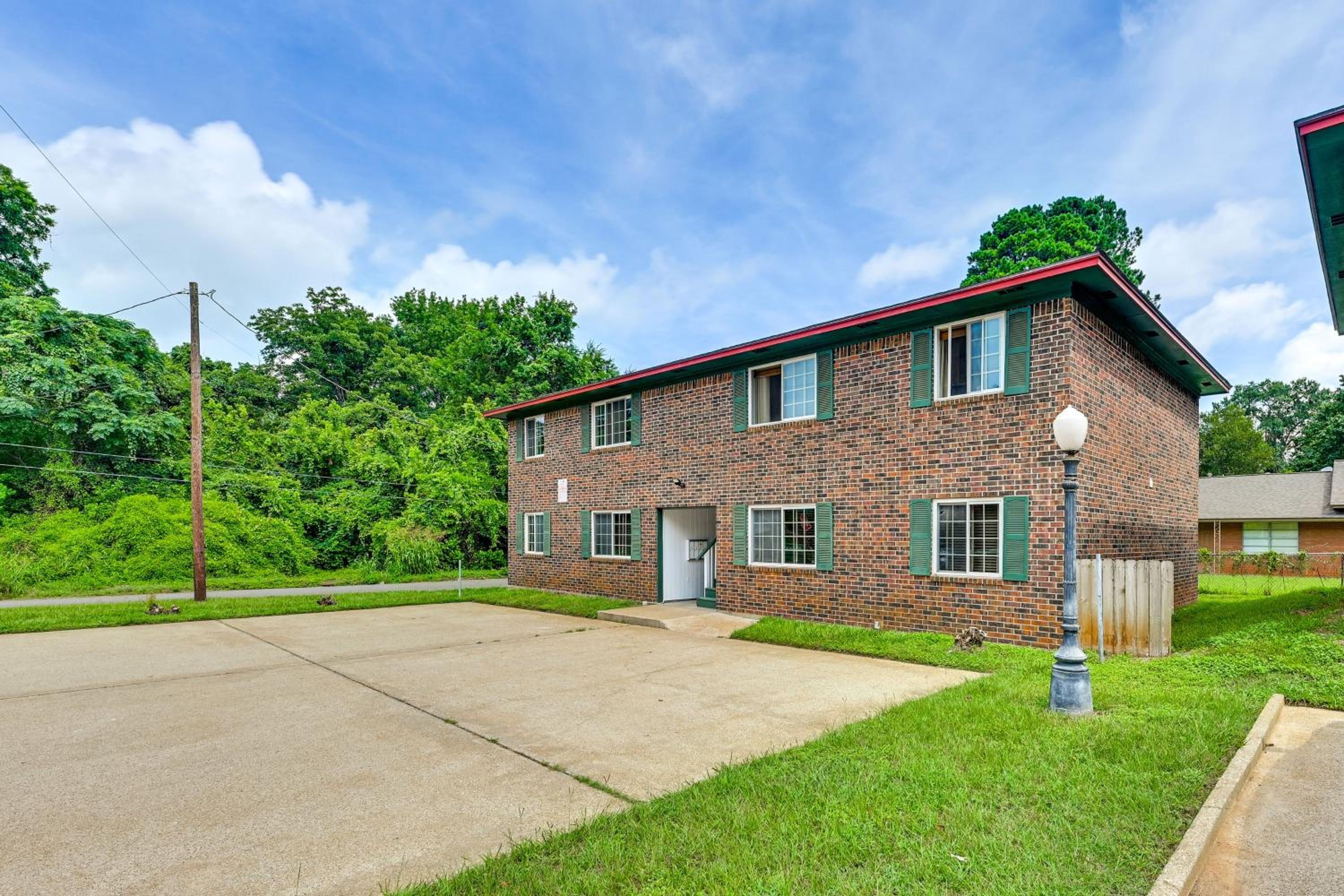The Homestead Luxury Cozy 2BR Apartment in Nacogdoches Near SFA University and Downtown Pet Friendly Business Ready Extended Stays Welcome with Self Check