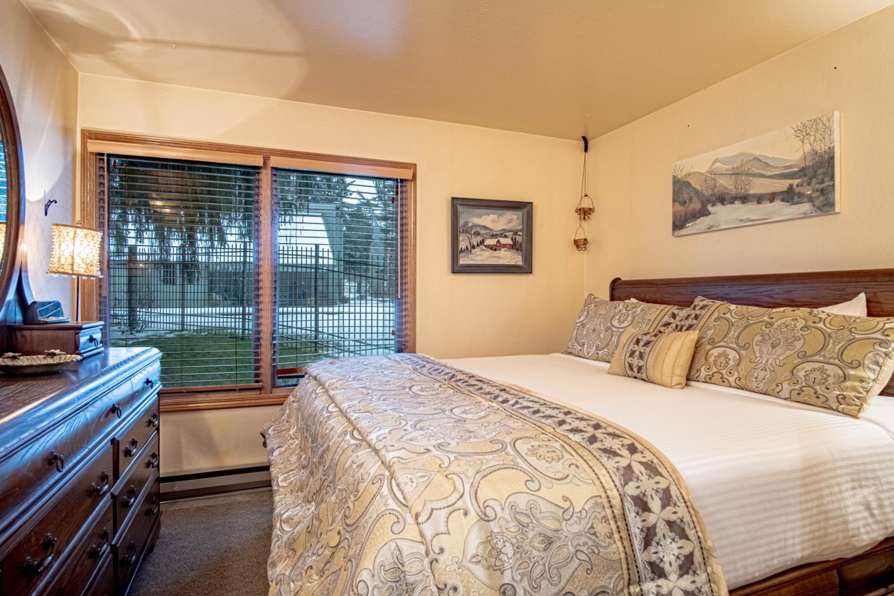 SV101 - Walk to Lifts & Town - Hot Tub & Pool