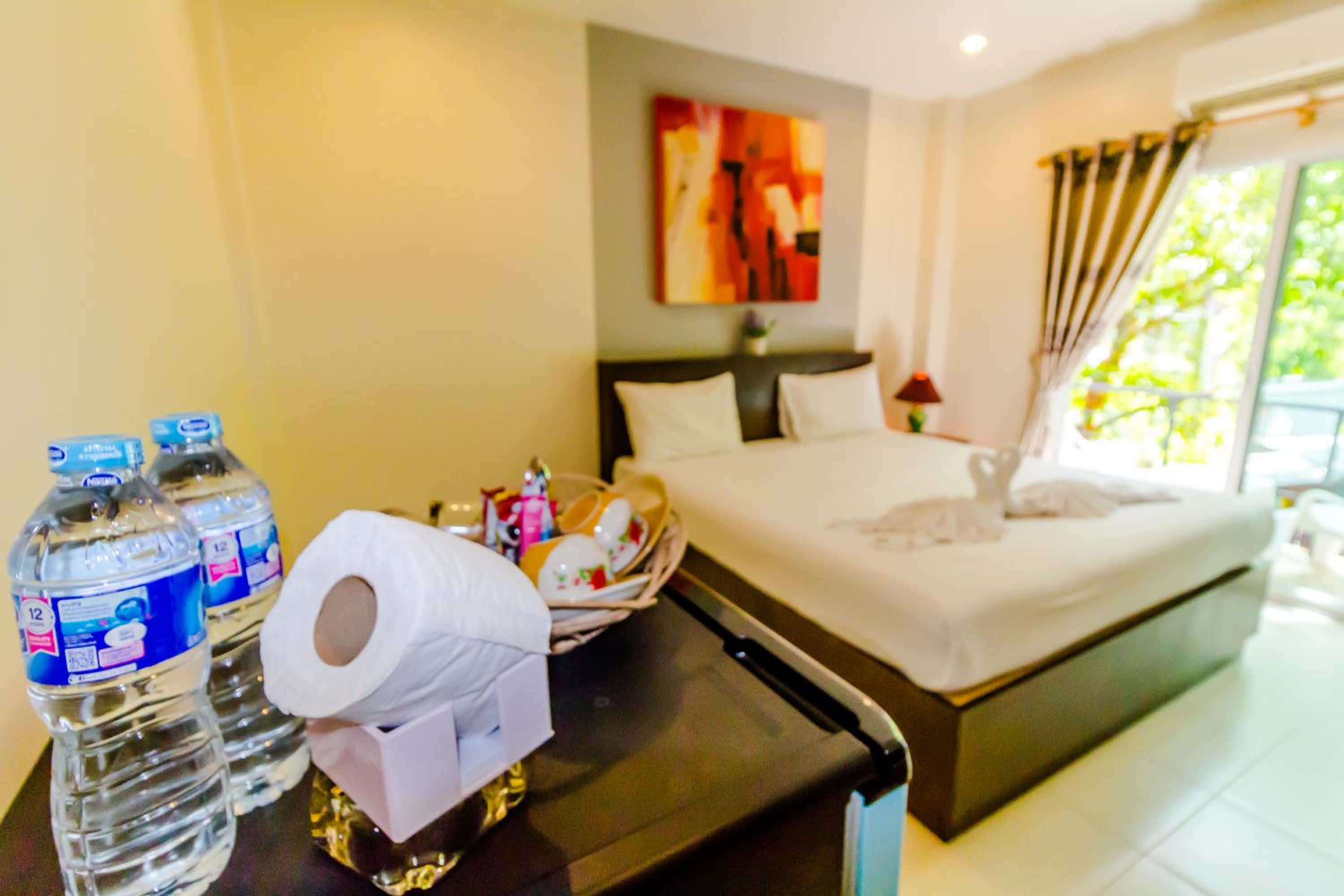 Baan Yuyen Karon Guesthouse