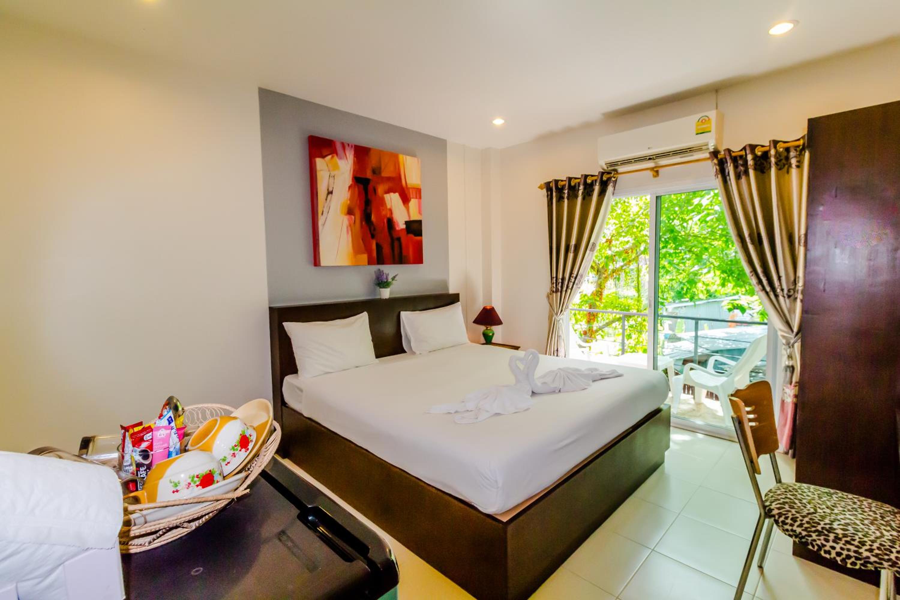 Baan Yuyen Karon Guesthouse