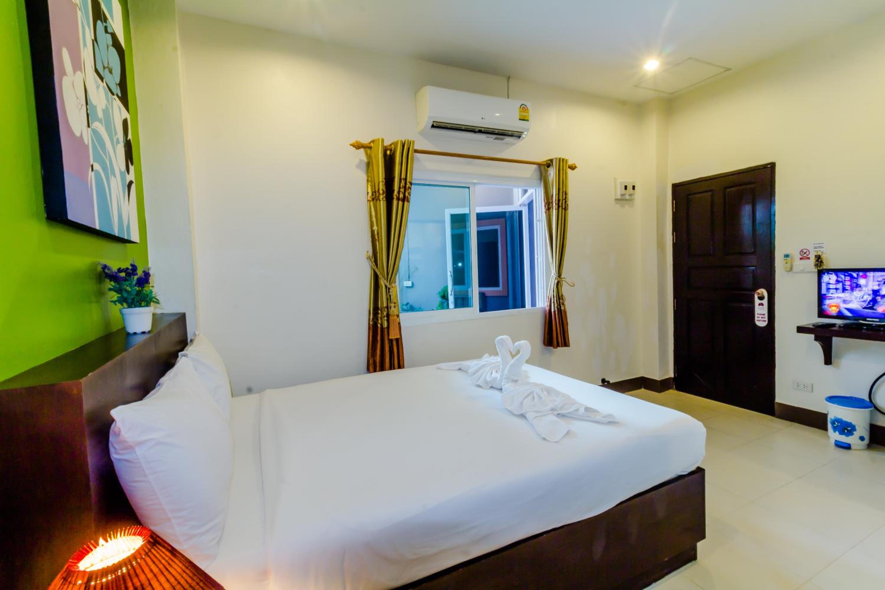 Baan Yuyen Karon Guesthouse