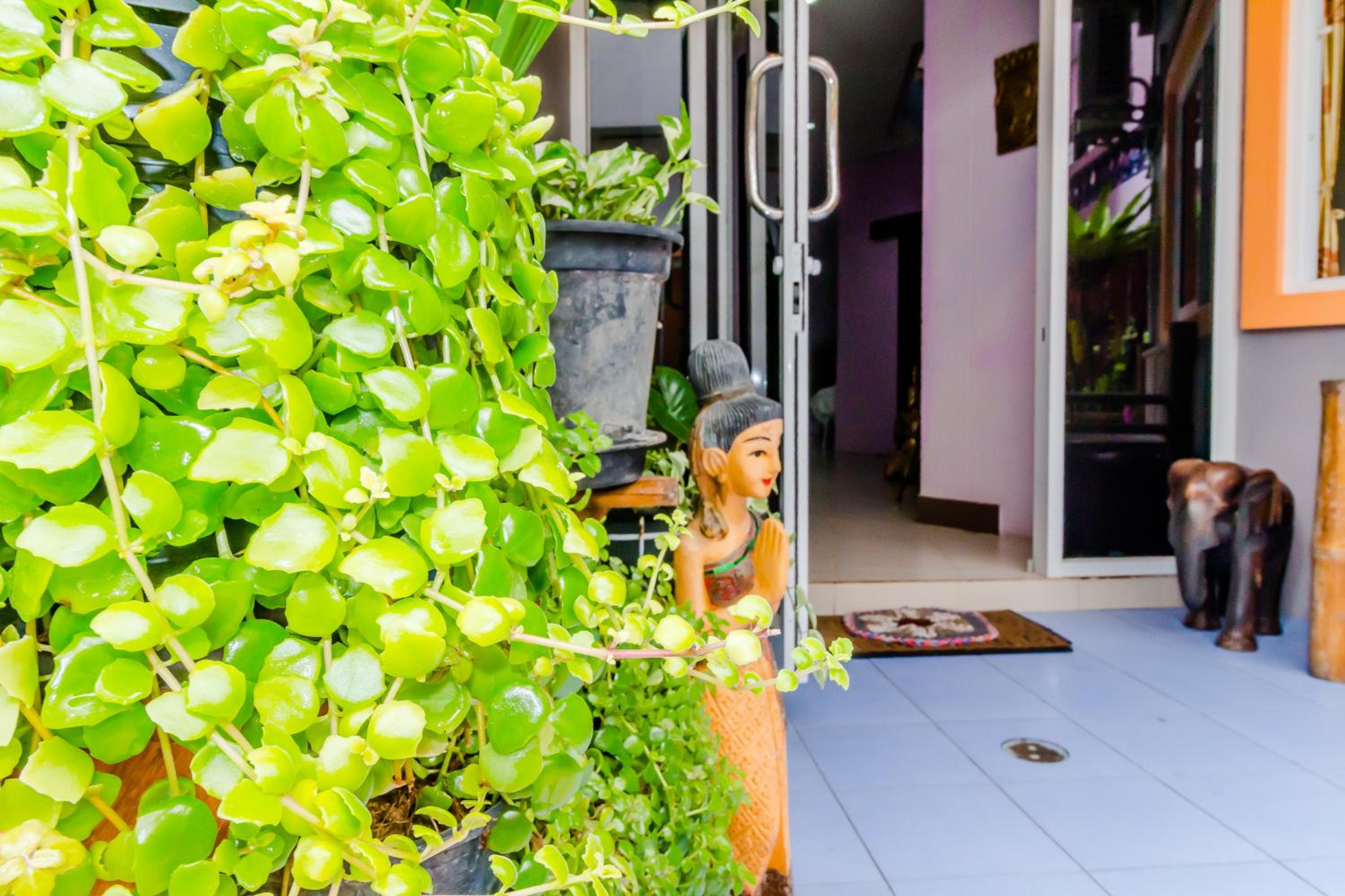 Baan Yuyen Karon Guesthouse