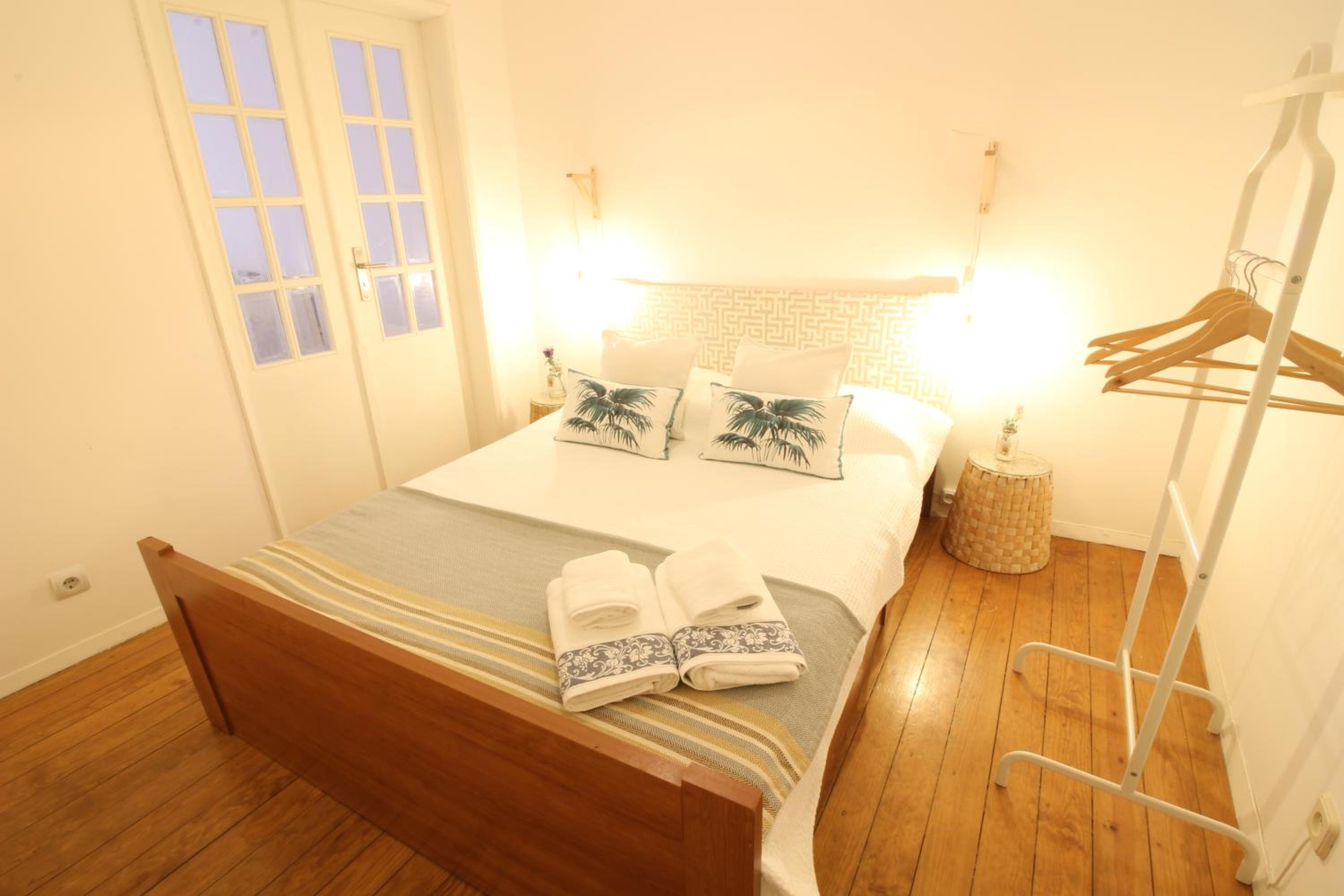 Spacious 2 bedroom Apt with large living room Lisbon view 2