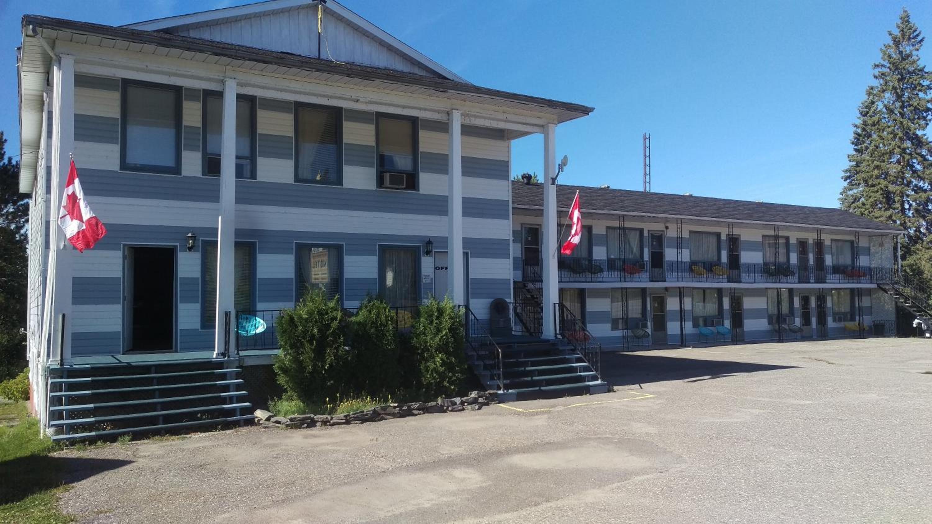 Bay Lake Inn - Frontiersman Motel view 2