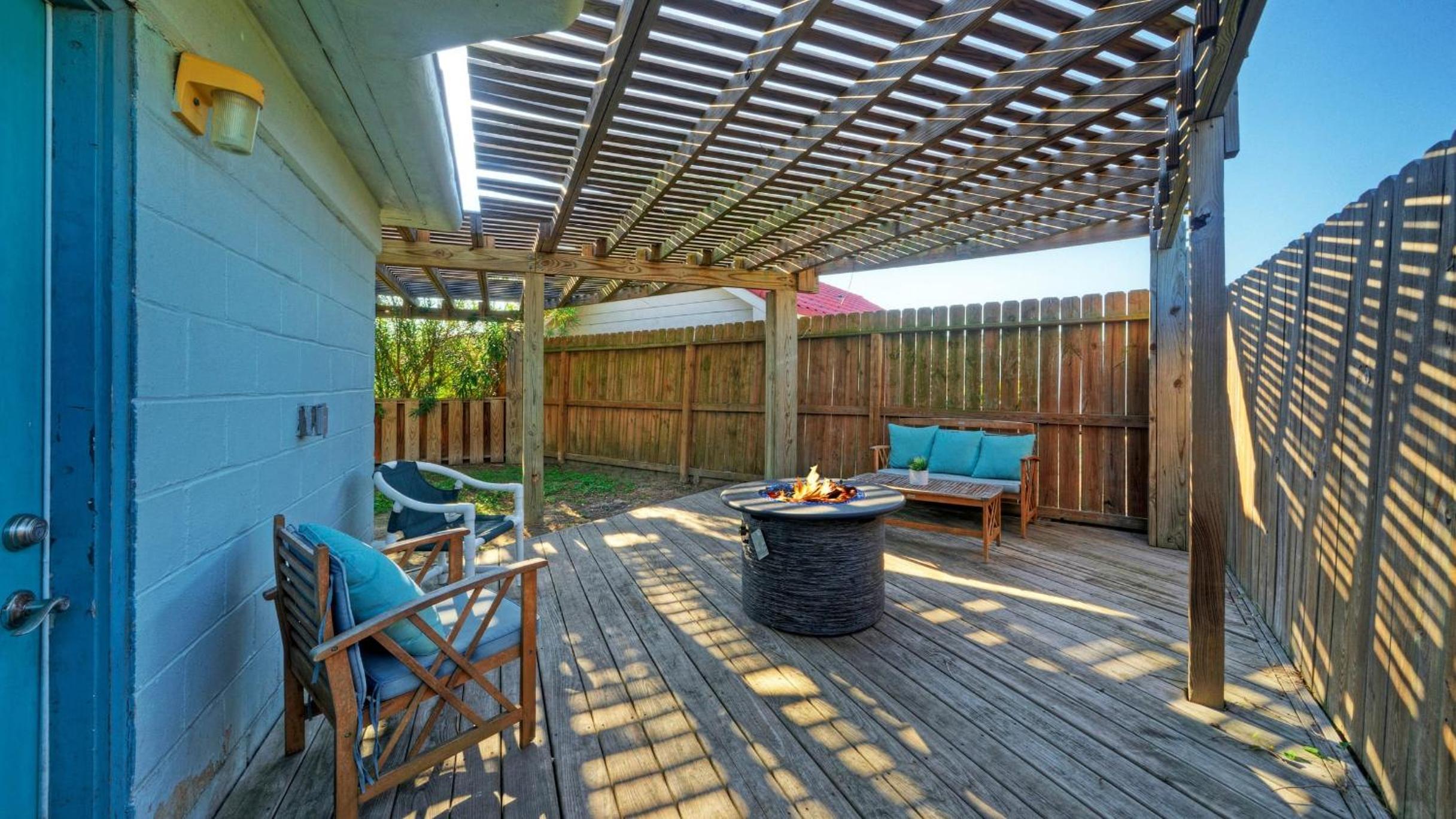 3 Cozy Cottages Fire Pit Walkable Location in Spanish Village
