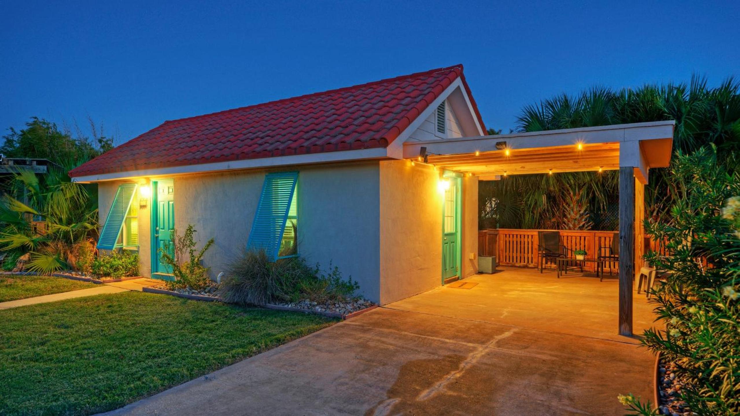 3 Cozy Cottages Fire Pit Walkable Location in Spanish Village