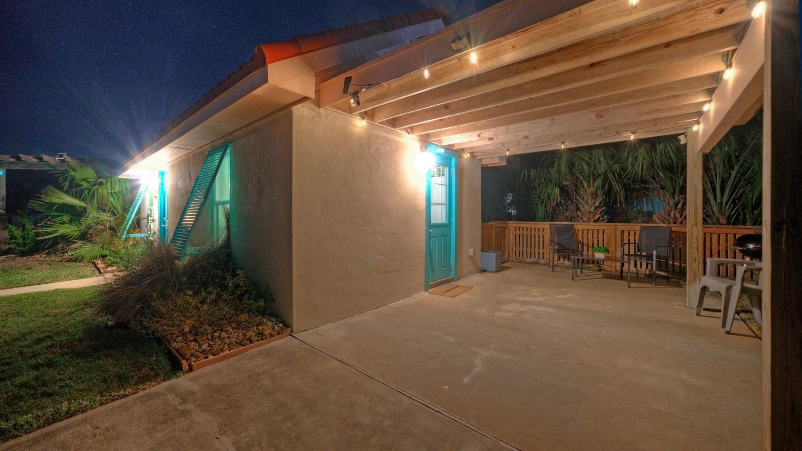 3 Cozy Cottages Fire Pit Walkable Location in Spanish Village