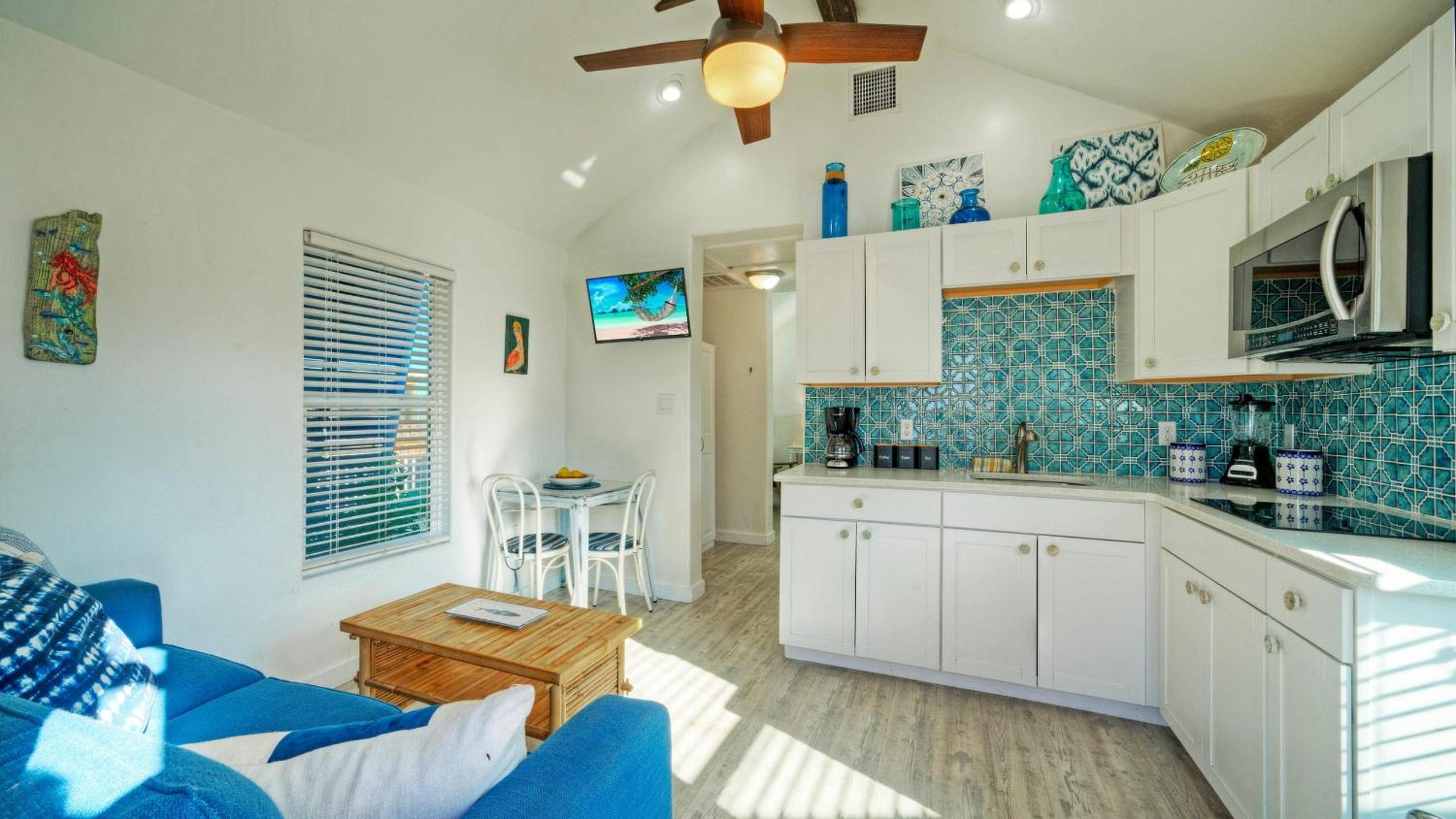 3 Cozy Cottages Fire Pit Walkable Location in Spanish Village