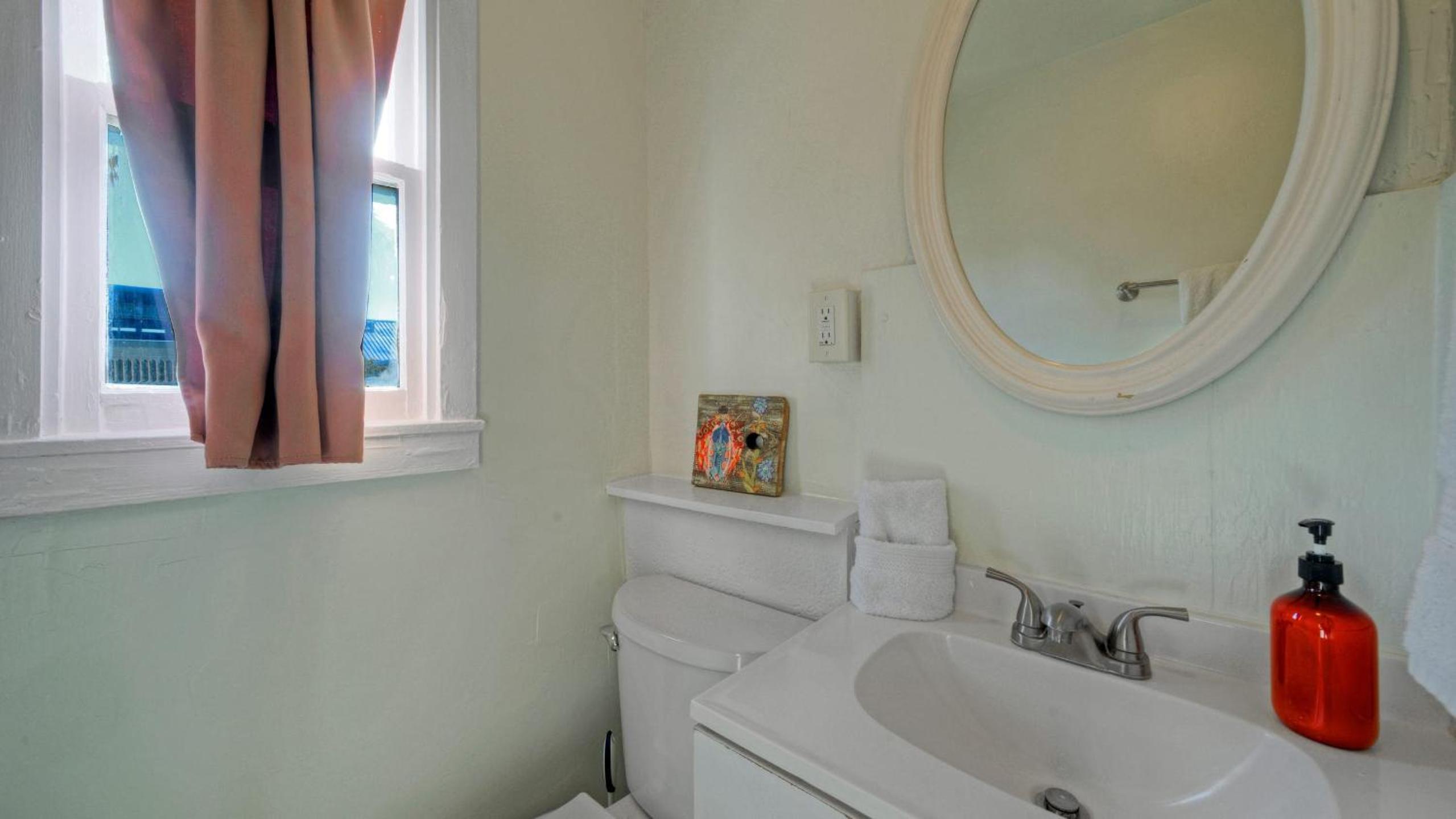 3 Cozy Cottages Fire Pit Walkable Location in Spanish Village