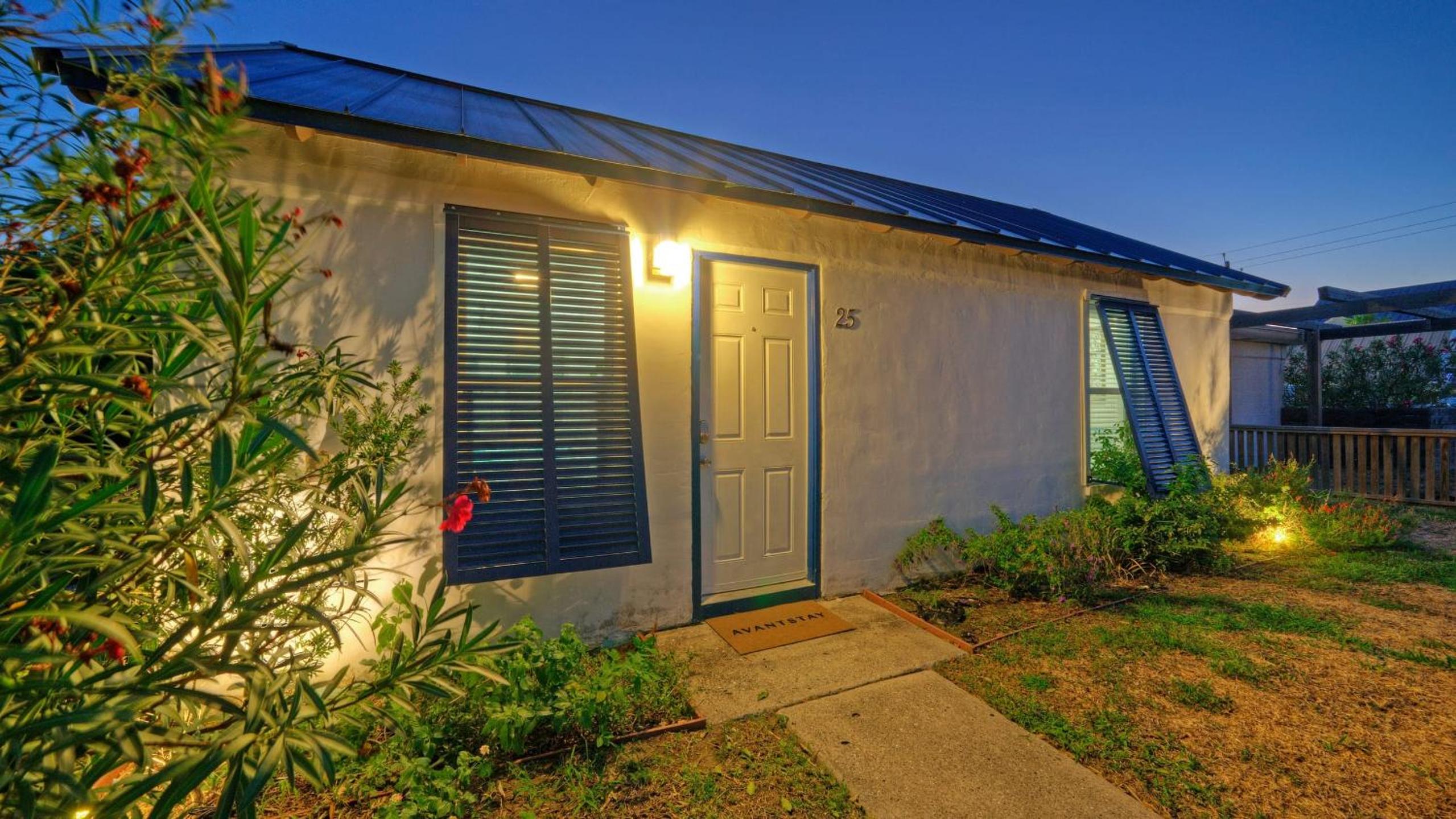 3 Cozy Cottages Fire Pit Walkable Location in Spanish Village