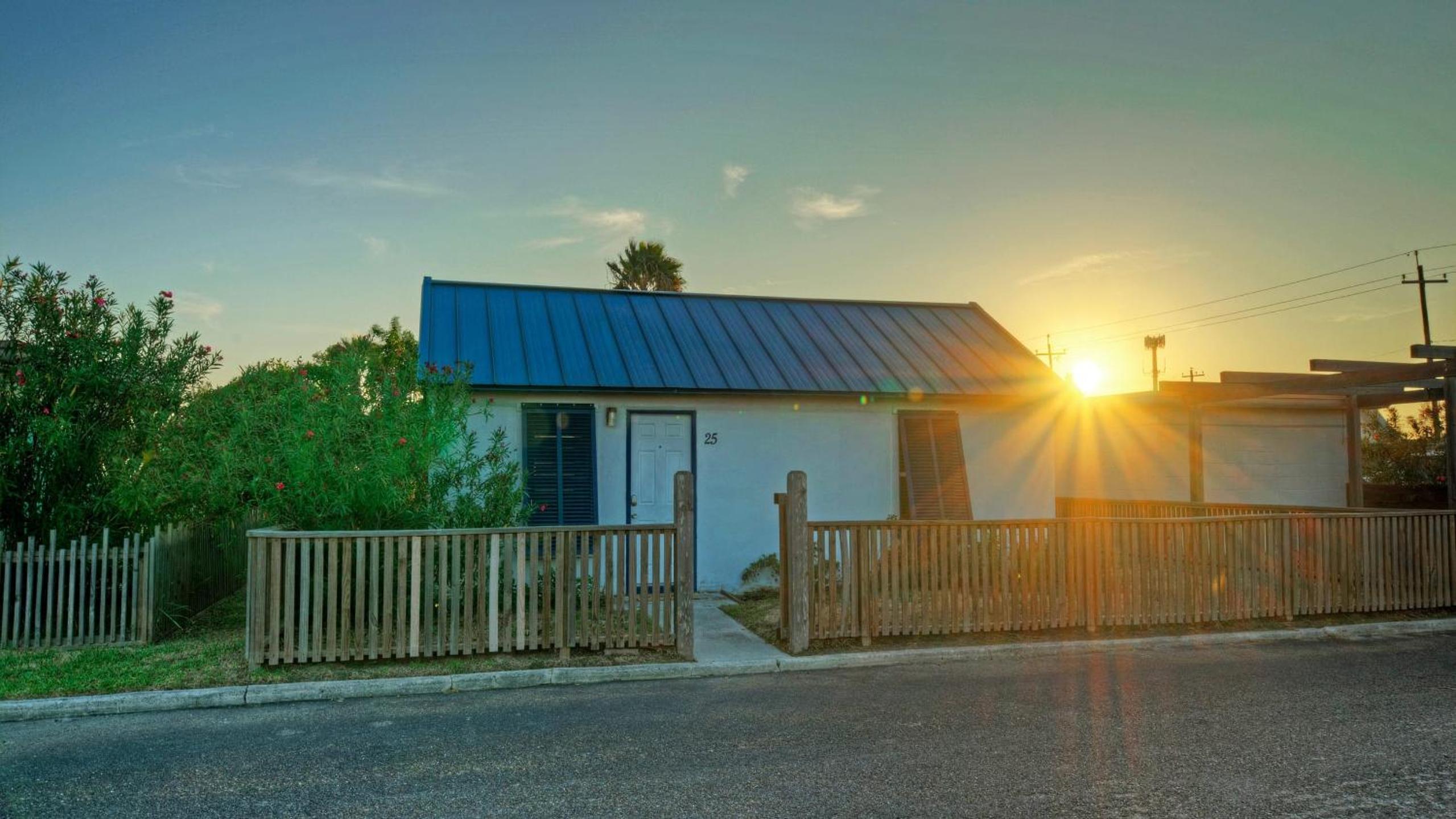 3 Cozy Cottages Fire Pit Walkable Location in Spanish Village