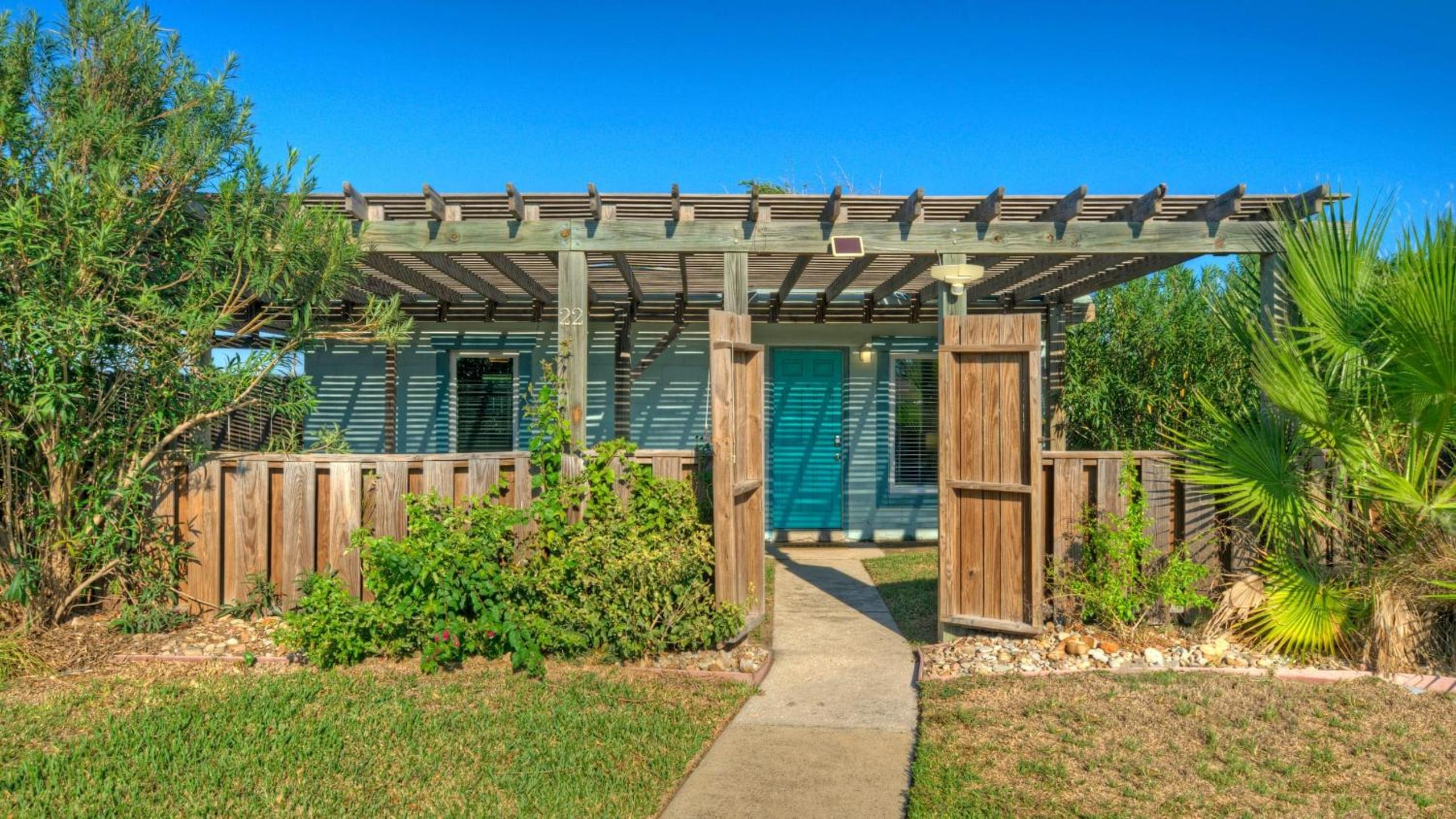 3 Cozy Cottages Fire Pit Walkable Location in Spanish Village