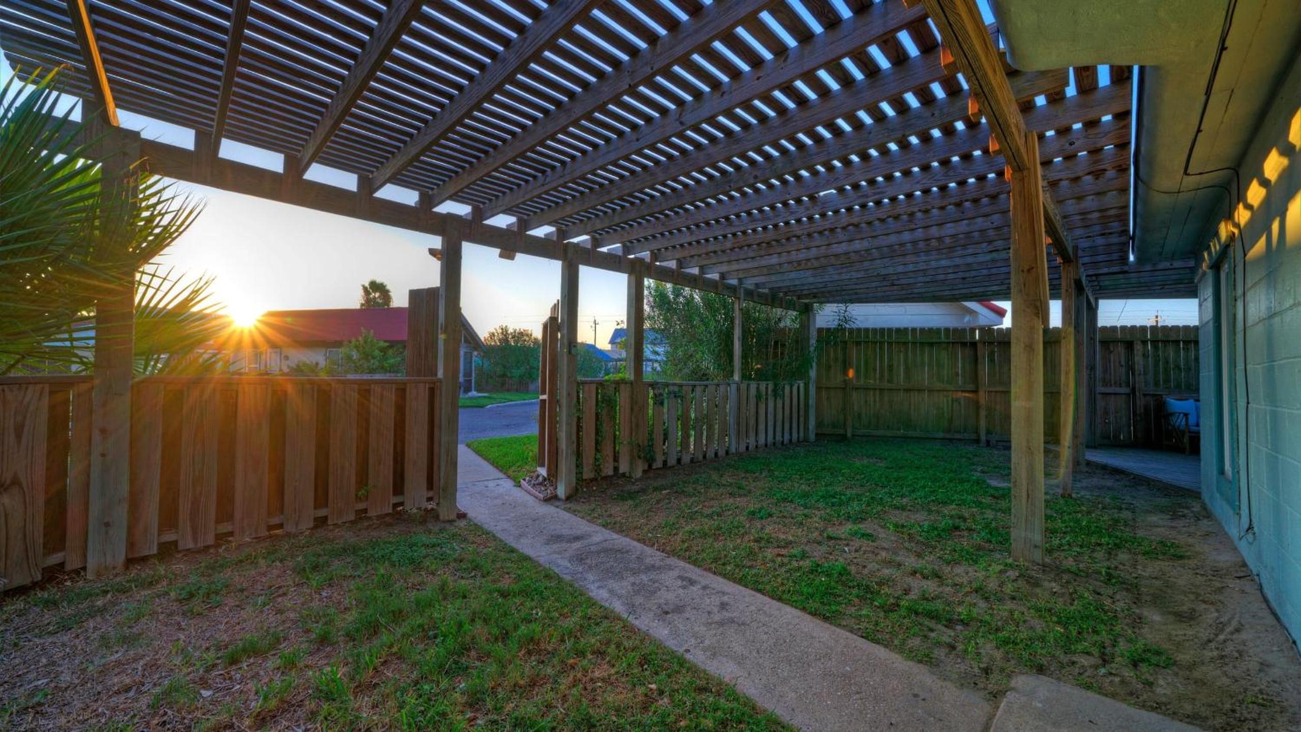 3 Cozy Cottages Fire Pit Walkable Location in Spanish Village
