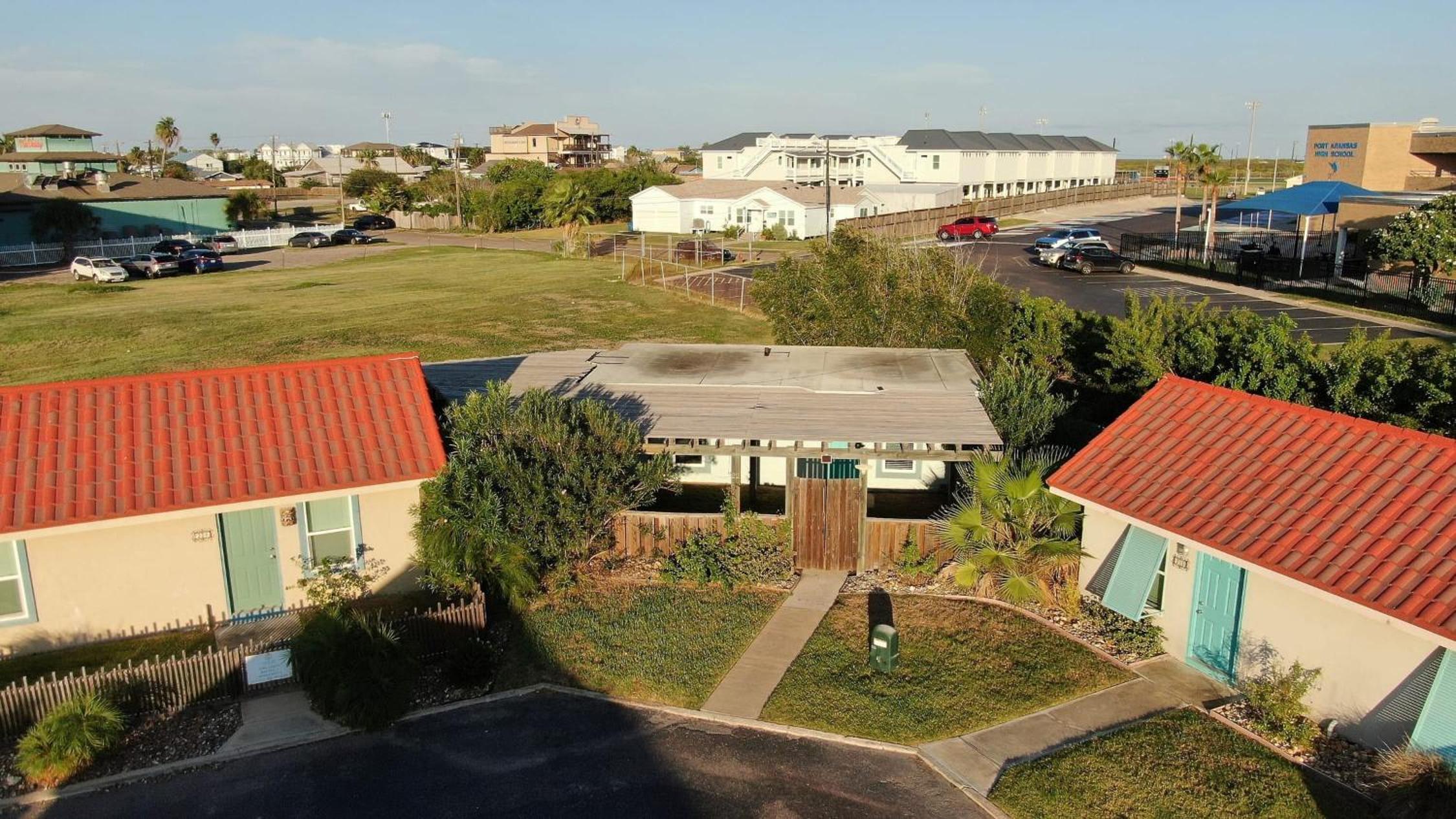 3 Cozy Cottages Fire Pit Walkable Location in Spanish Village