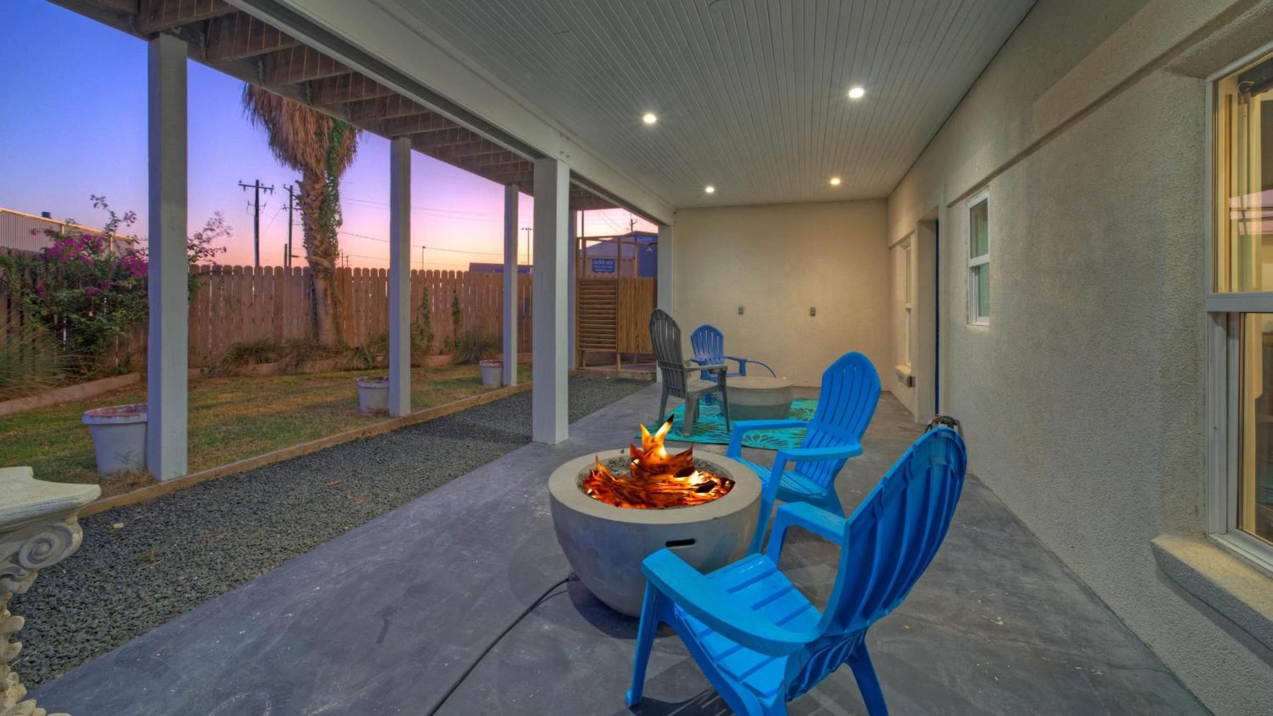 4 Homes Sleeps 17 Firepit Walkable Location Spanish Village