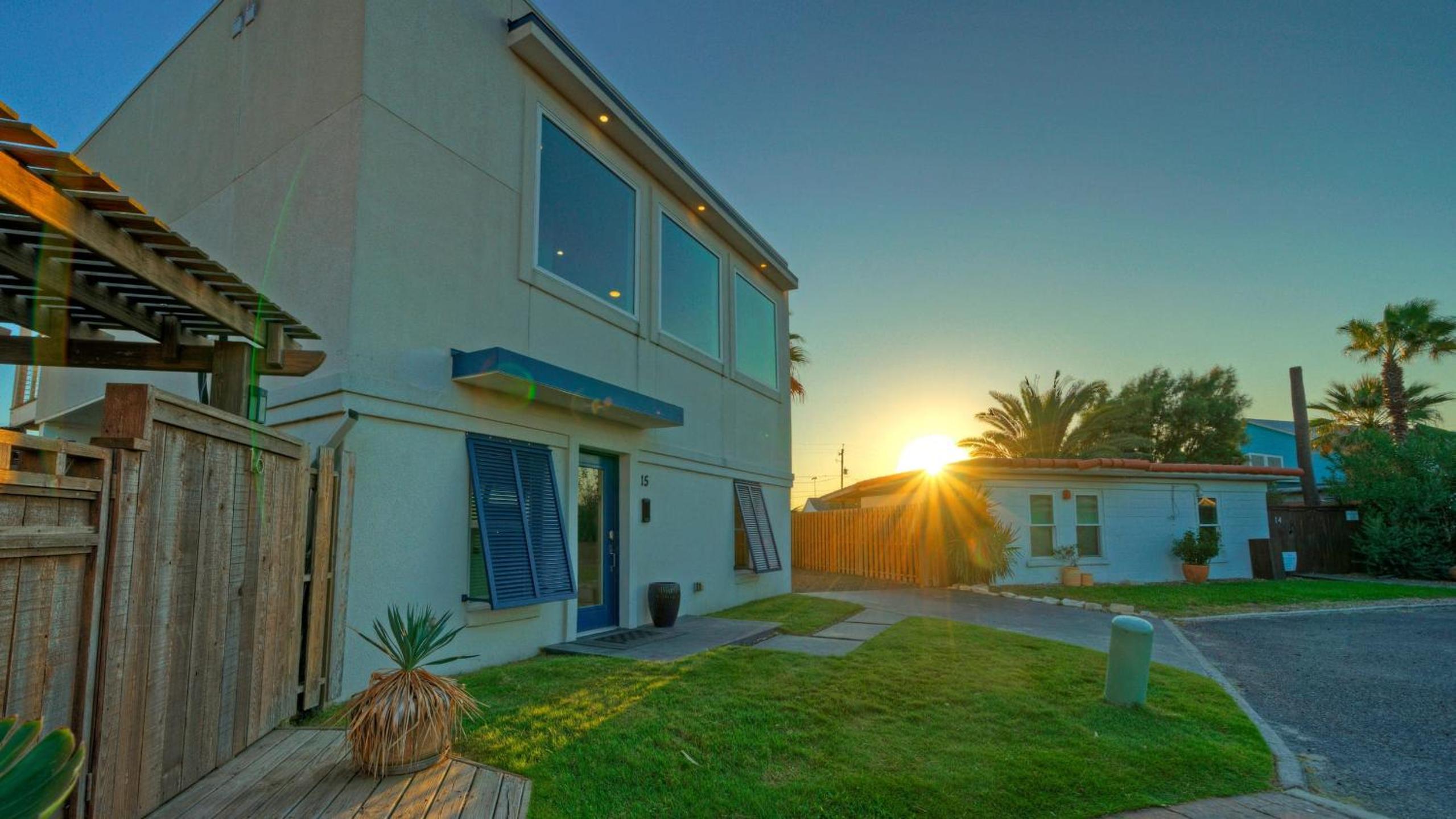 4 Homes Sleeps 17 Firepit Walkable Location Spanish Village