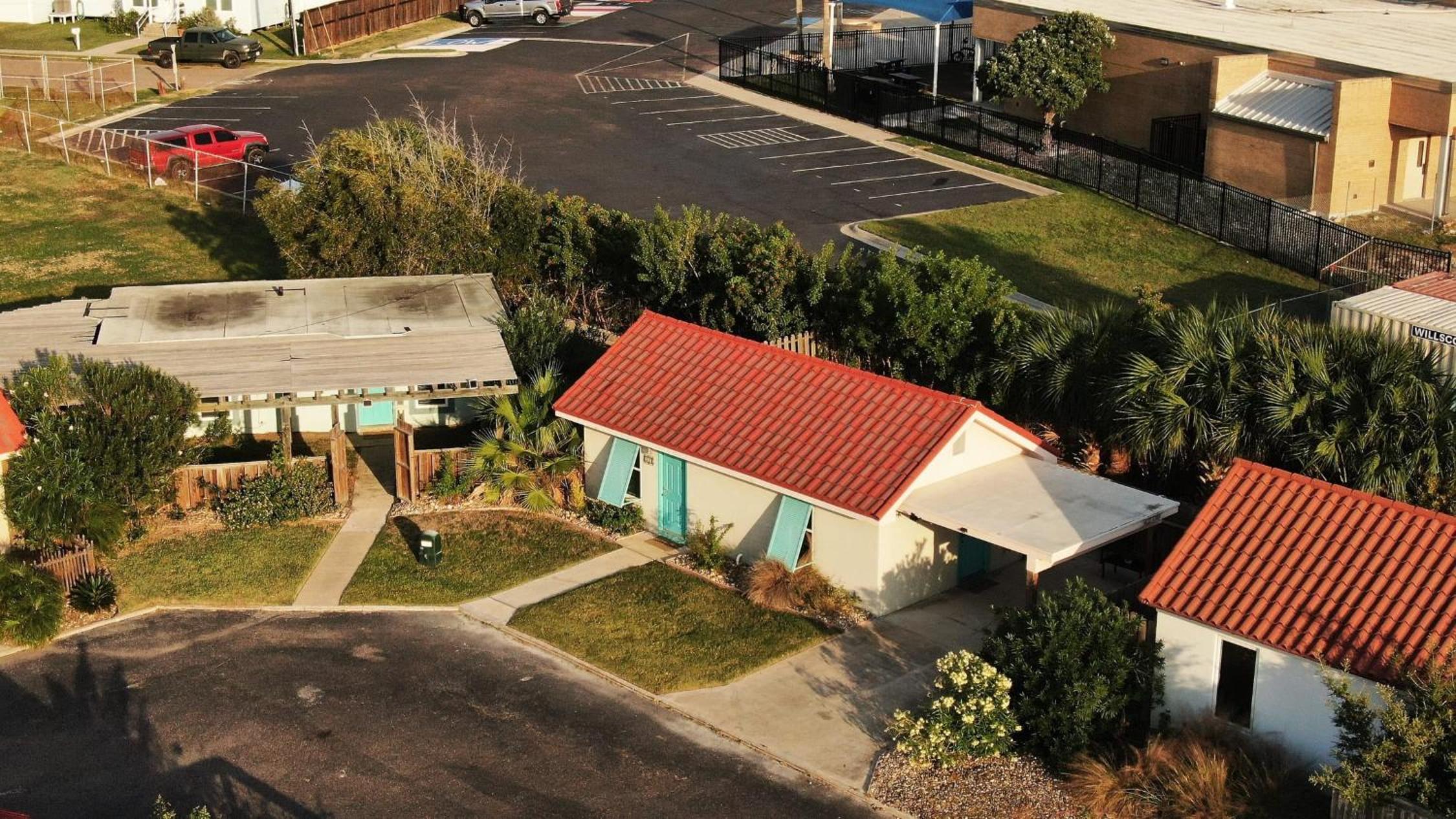 4 Homes Sleeps 17 Firepit Walkable Location Spanish Village