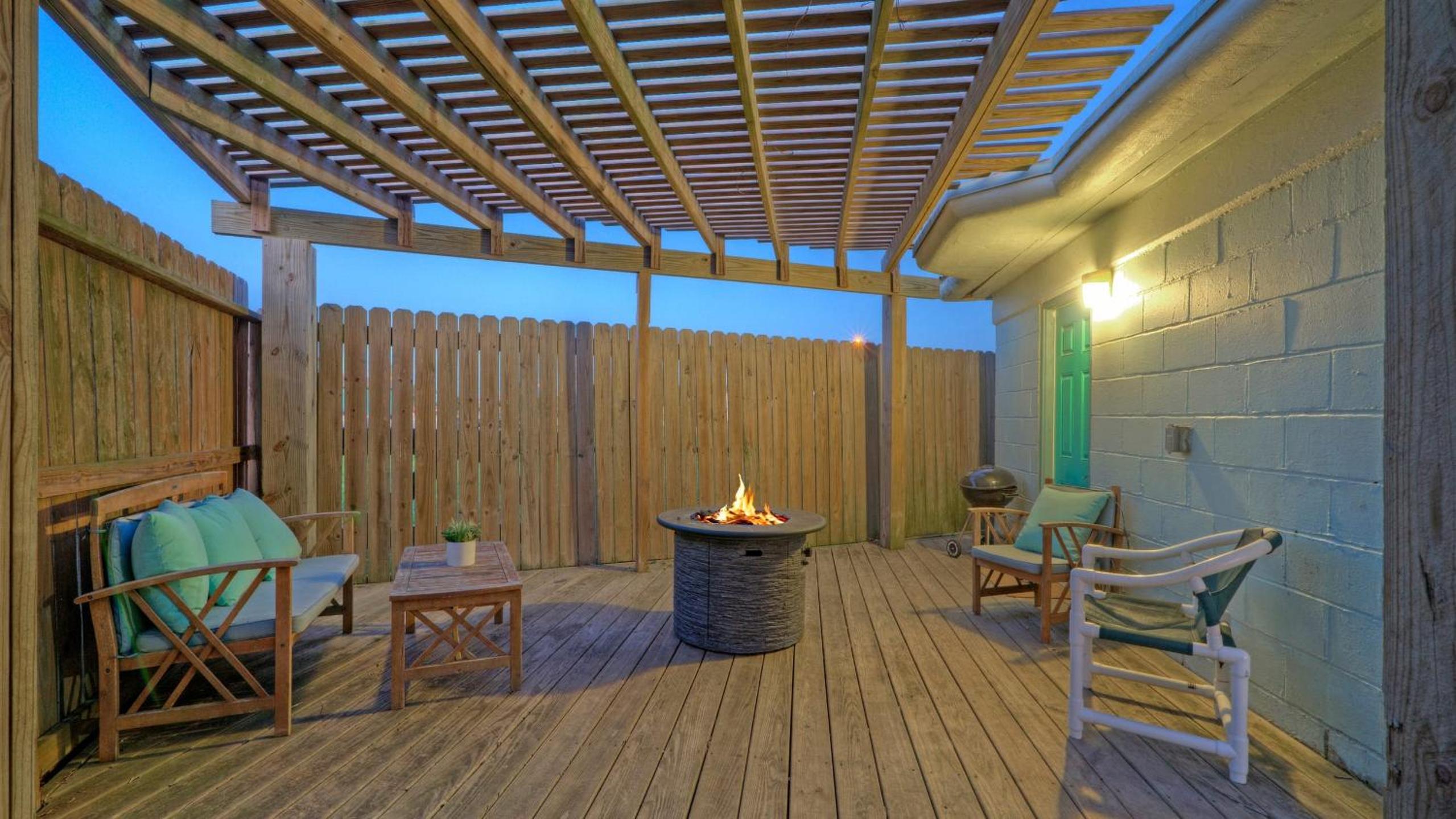 4 Homes Sleeps 17 Firepit Walkable Location Spanish Village