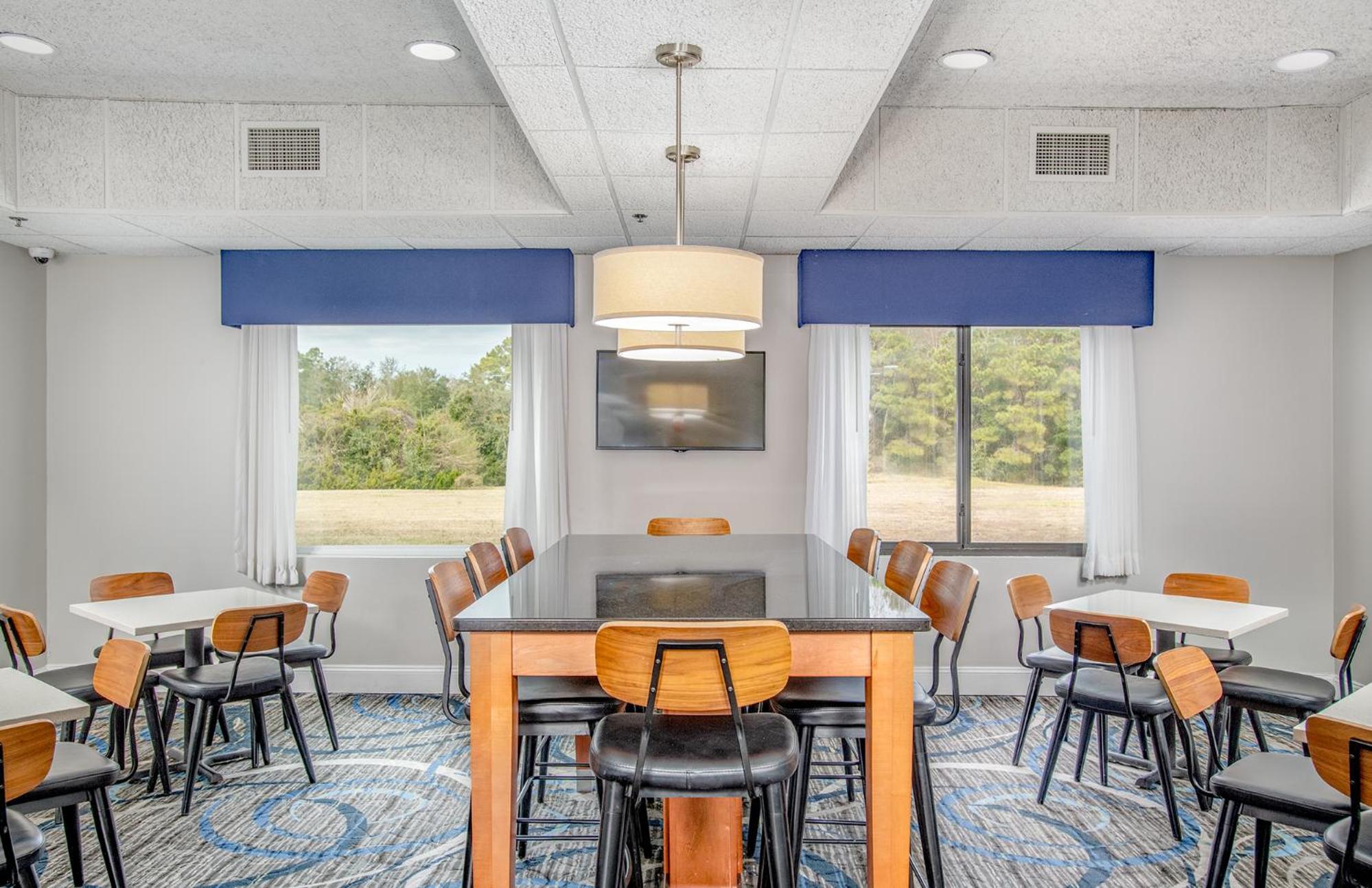 The Windstar Hotel - Emerald Isle, Swansboro