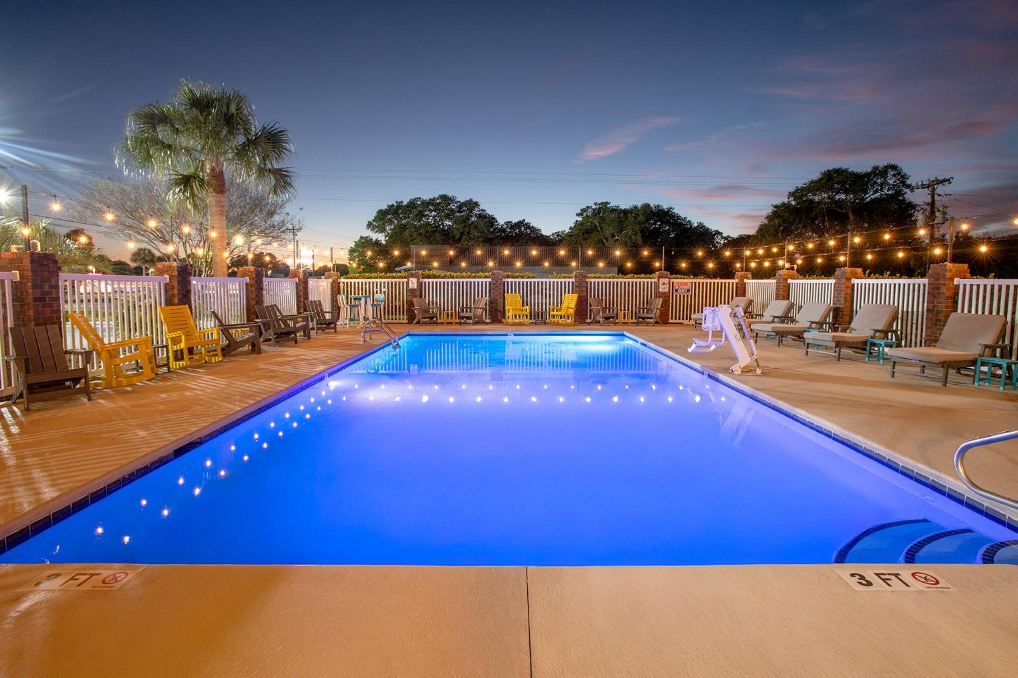 The Windstar Hotel - Emerald Isle, Swansboro