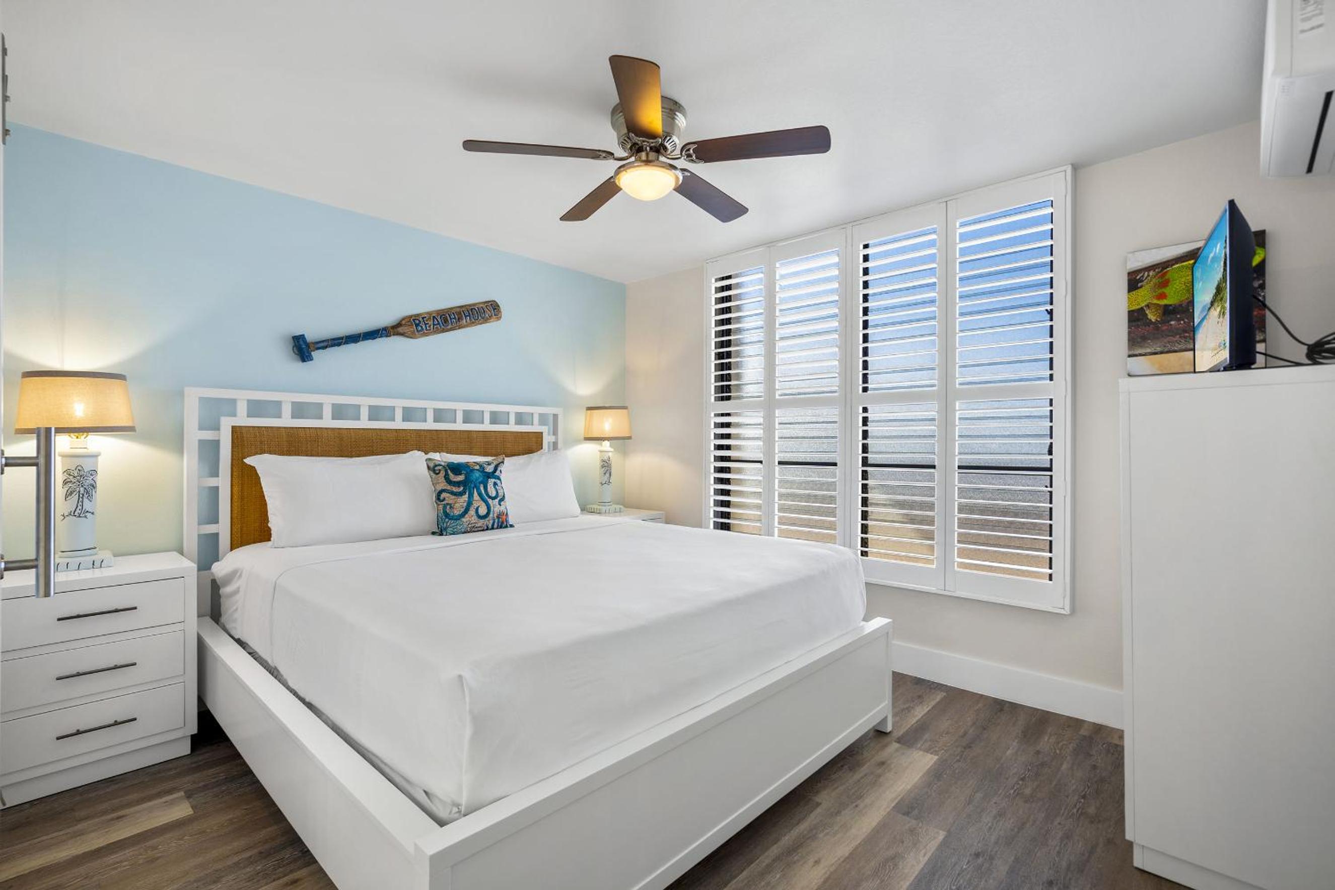 Kihei Akahi D-515: Newly Renovated Ocean View, No Carpet, 3 Zone Split AC, Wi-Fi