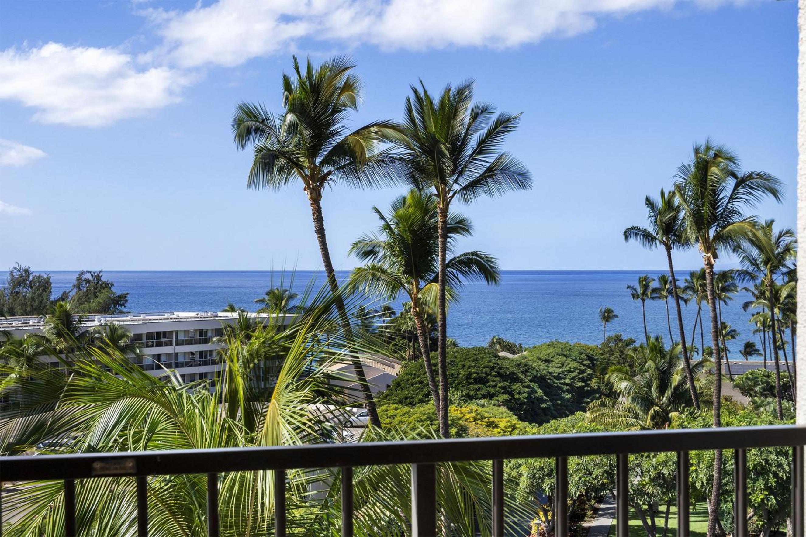 Kihei Akahi D-515: Newly Renovated Ocean View, No Carpet, 3 Zone Split AC, Wi-Fi
