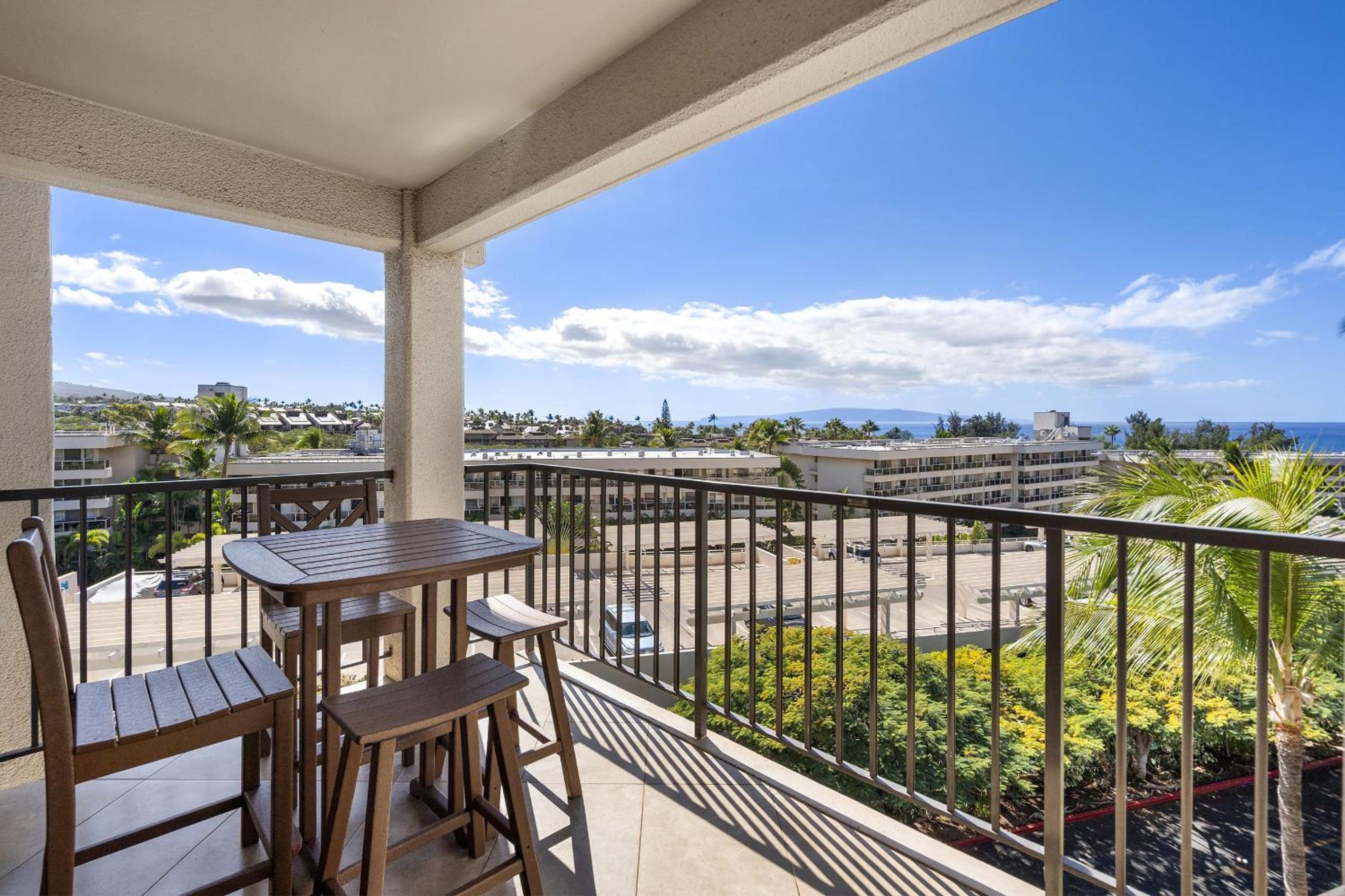 Kihei Akahi D-515: Newly Renovated Ocean View, No Carpet, 3 Zone Split AC, Wi-Fi