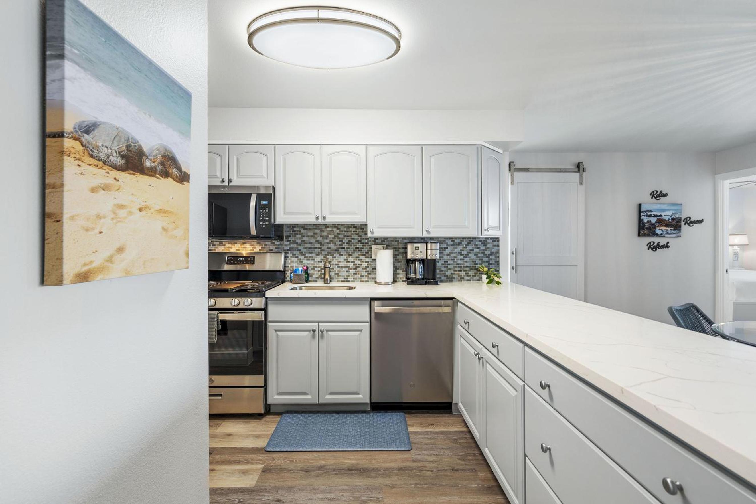 Kihei Akahi D-515: Newly Renovated Ocean View, No Carpet, 3 Zone Split AC, Wi-Fi