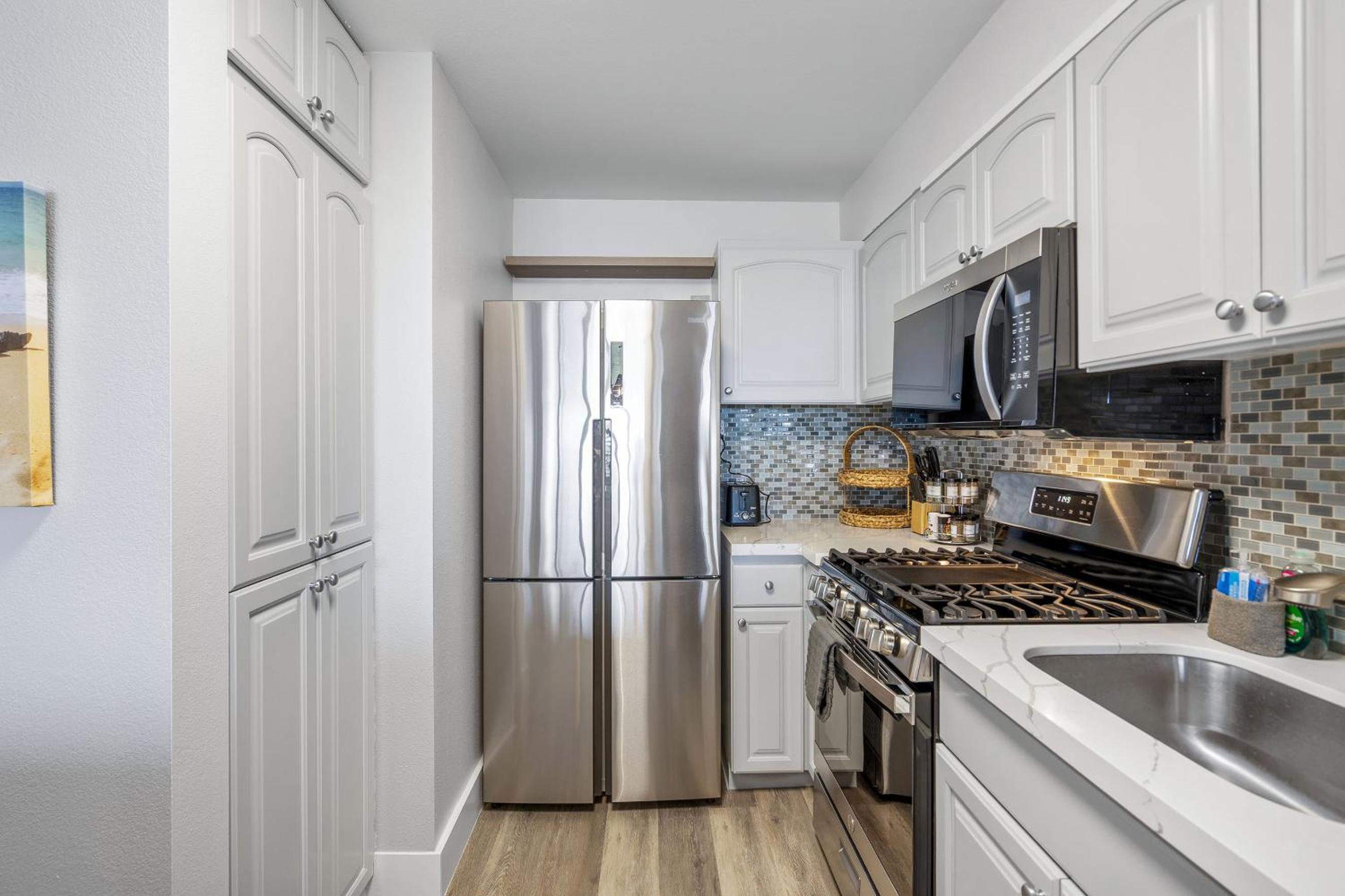Kihei Akahi D-515: Newly Renovated Ocean View, No Carpet, 3 Zone Split AC, Wi-Fi