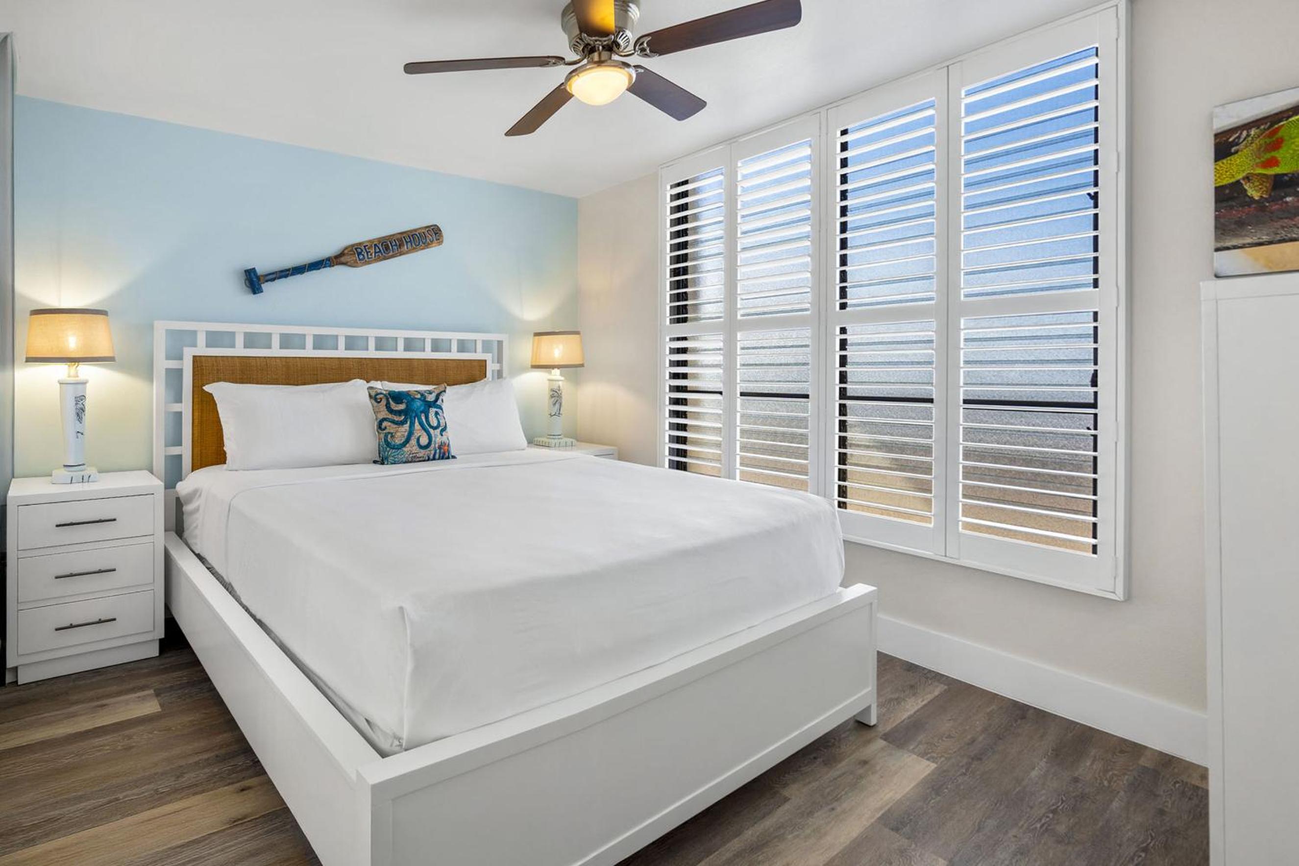 Kihei Akahi D-515: Newly Renovated Ocean View, No Carpet, 3 Zone Split AC, Wi-Fi