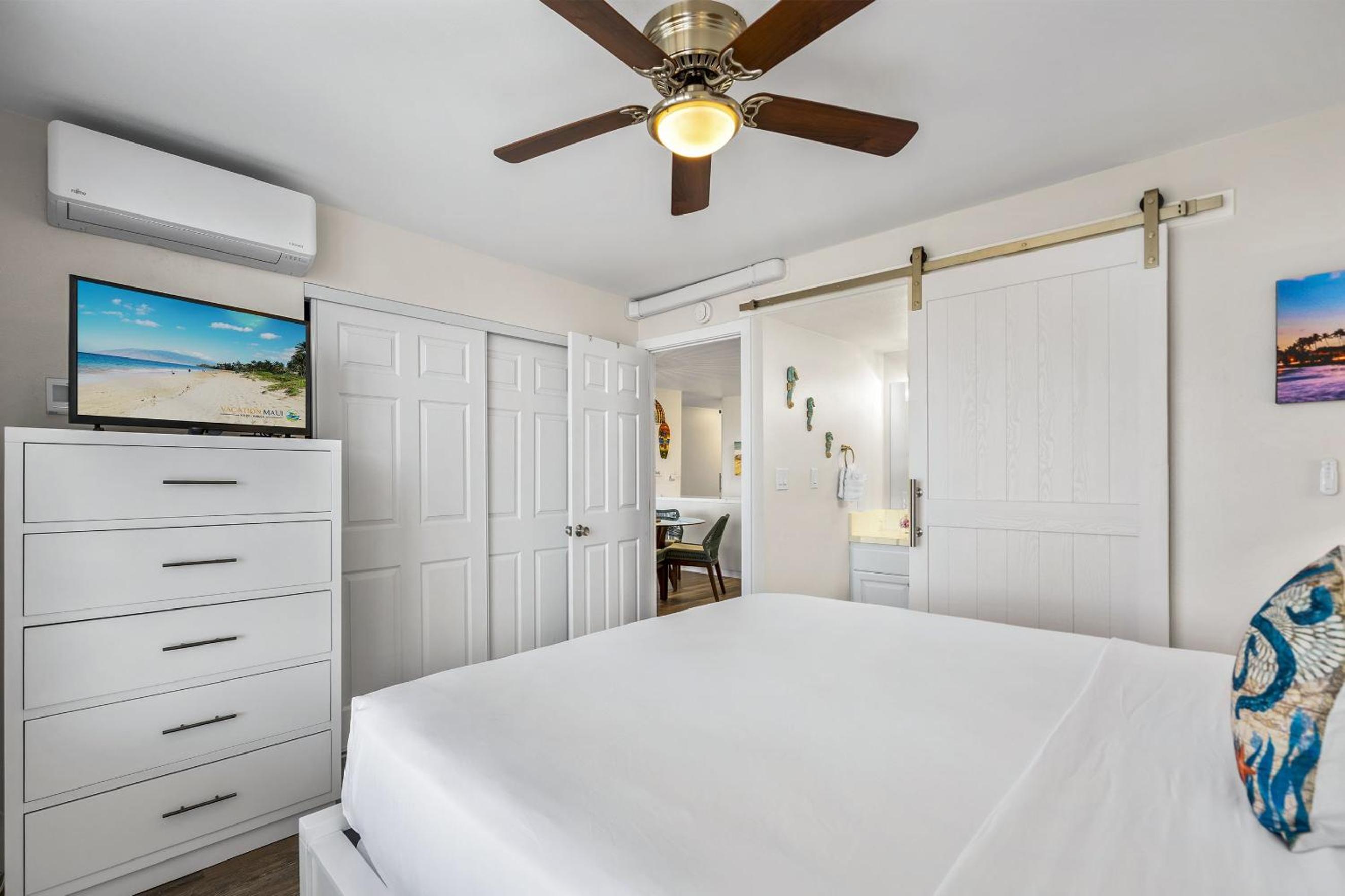 Kihei Akahi D-515: Newly Renovated Ocean View, No Carpet, 3 Zone Split AC, Wi-Fi
